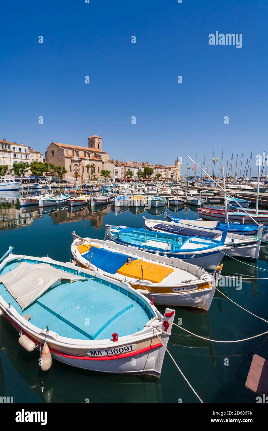Frankreich, Provence-Alpes-Cote d'Azur, Provence, La Ciotat, Hafen und alte Fischerboote Stockfoto