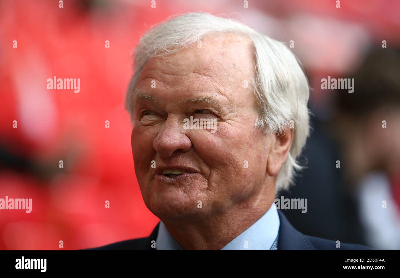 Ron Atkinson kommt vor dem Boden an Stockfoto