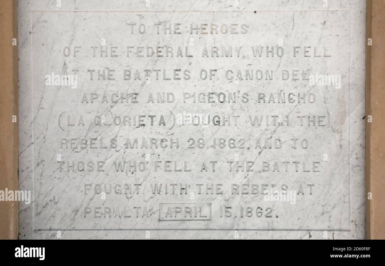 Glorieta Battle Panel, militärischer Obelisk (1868), Santa Fe Plaza, New Mexico USA Stockfoto