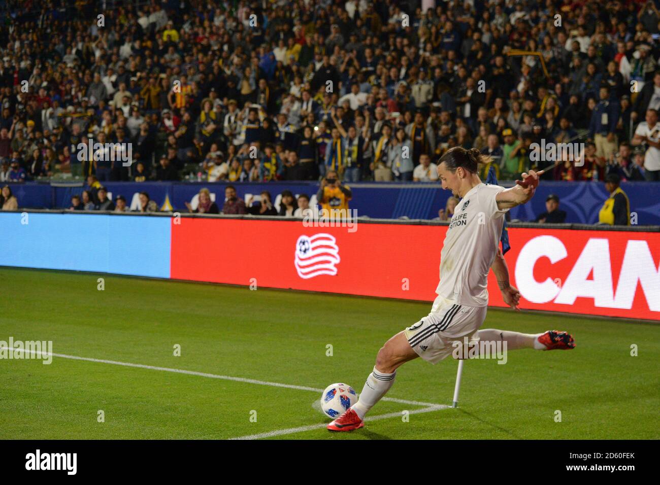 Zlatan Ibrahimovic in Aktion während des MLS-Spiels Atlanta United FC gegen LA Galaxy im StubHub Center am Samstag, den 21. April in Carson, Kalifornien. Lionel Hahn. Stockfoto