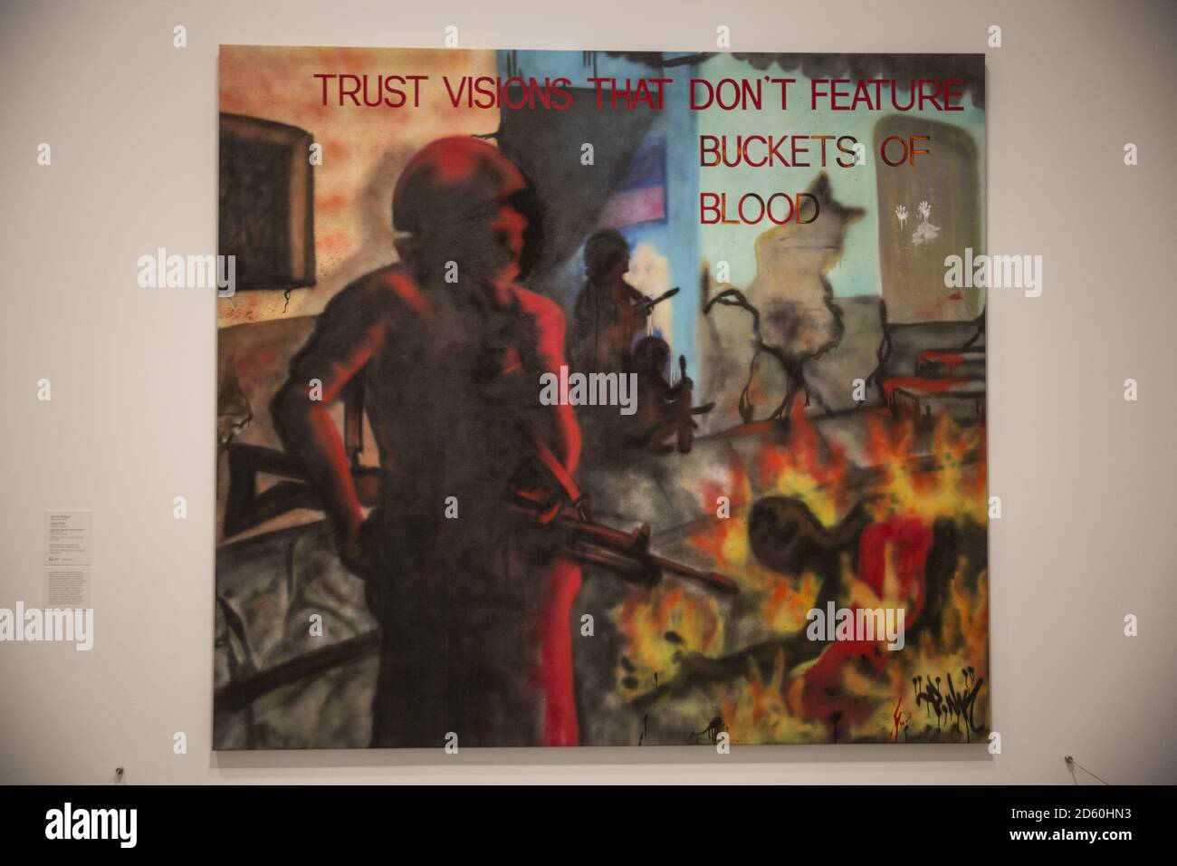 'Trust Visions That Don’t feature Eimers of Blood', 1983-84; Sprühfarbe auf Leinwand; MoMA: In den 1980er Jahren nutzten Jenny Holzer und Lady Pink New York als Kulisse für ihre Kunstwerke: Holzer klebte Plakate und Slogans an Wänden in ganz Manhattan und Lady Pink sprühte Graffiti auf Gebäuden und U-Bahn-Autos. Die beiden arbeiteten auch an einer Reihe von Gemälden auf Leinwand, wie diese Arbeit, für die Holzer komponierte Sätze und Lady Pink das Gemälde. Trust Visions that don’t feature Eimes of Blood basiert auf einem aktuellen Bild der Dokumentarfotografin Susan Meiselas, die arbeitete Stockfoto