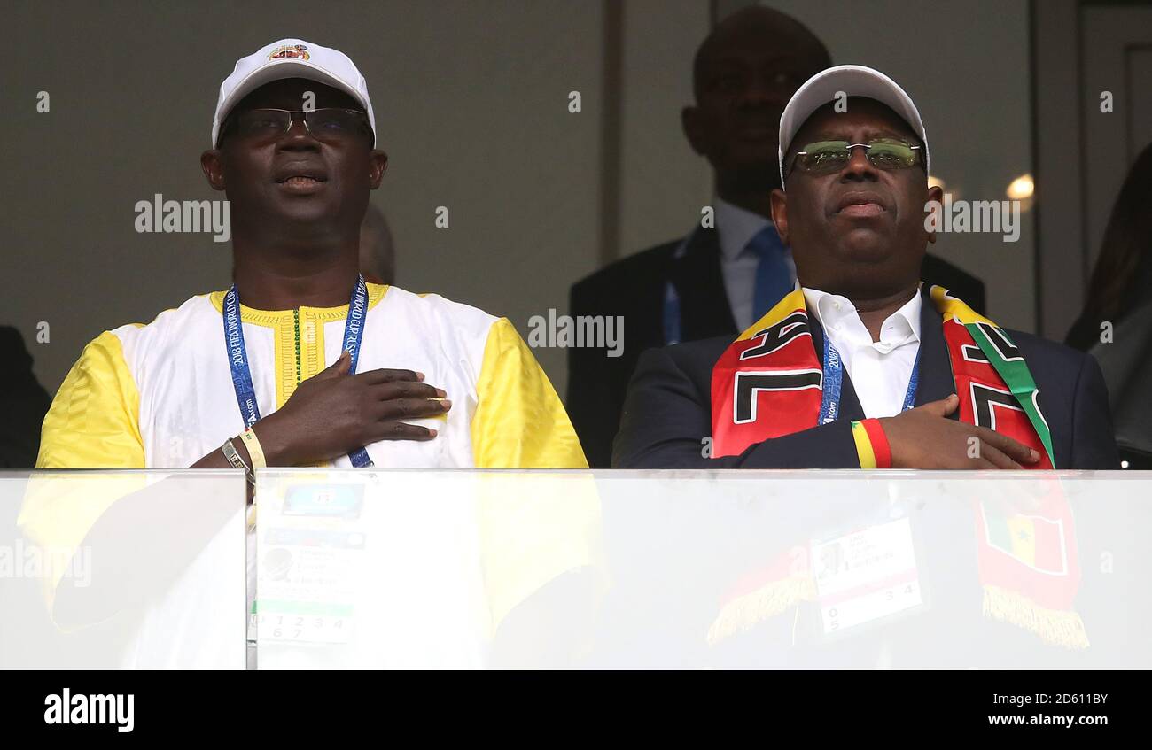 Präsident des senegalesischen Fußballverbands Augustin Senghor (links) und Präsident Von Senegal Macky Sall vor dem Start Stockfoto