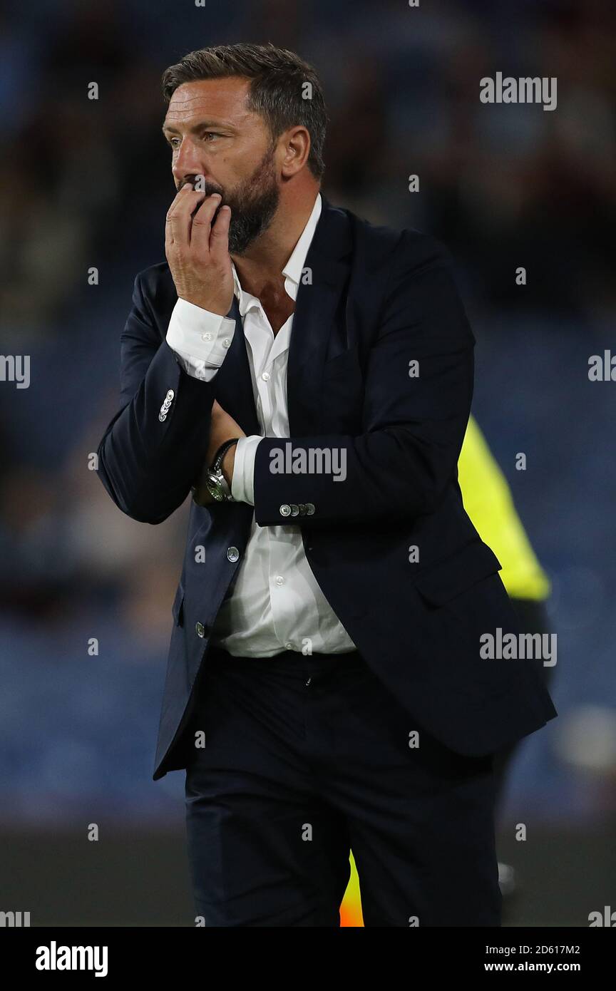 Aberdeen-Manager Derek McInnes schaut während des Spiels zu Stockfoto