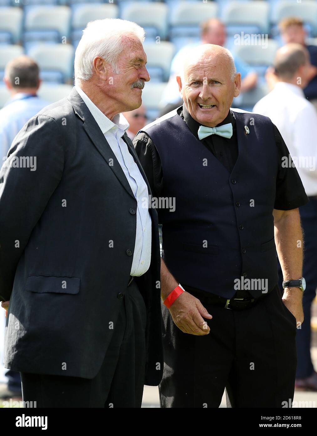 Ehemalige Coventry City Spieler Jeff Blockley (links) und Coventry City Billy Bell von der früheren Players Association Stockfoto