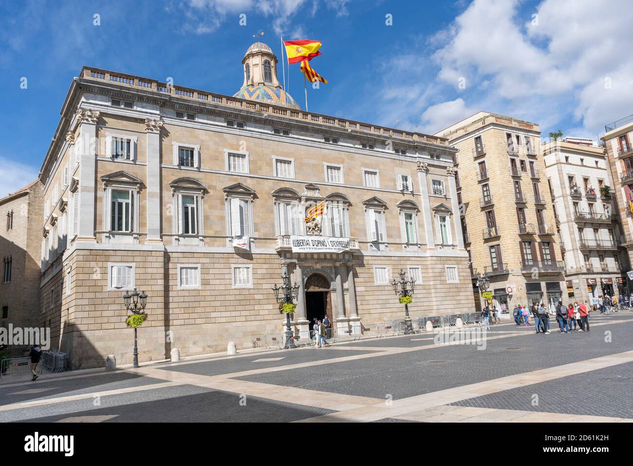 Barcelona, Katalonien, Spanien - 3. Oktober 2020: Blick auf die Generalitat des Katalonienpalastes, Präsidentschaft der Generalitat, auf dem Sant Jaume Platz in Barcelona Stockfoto