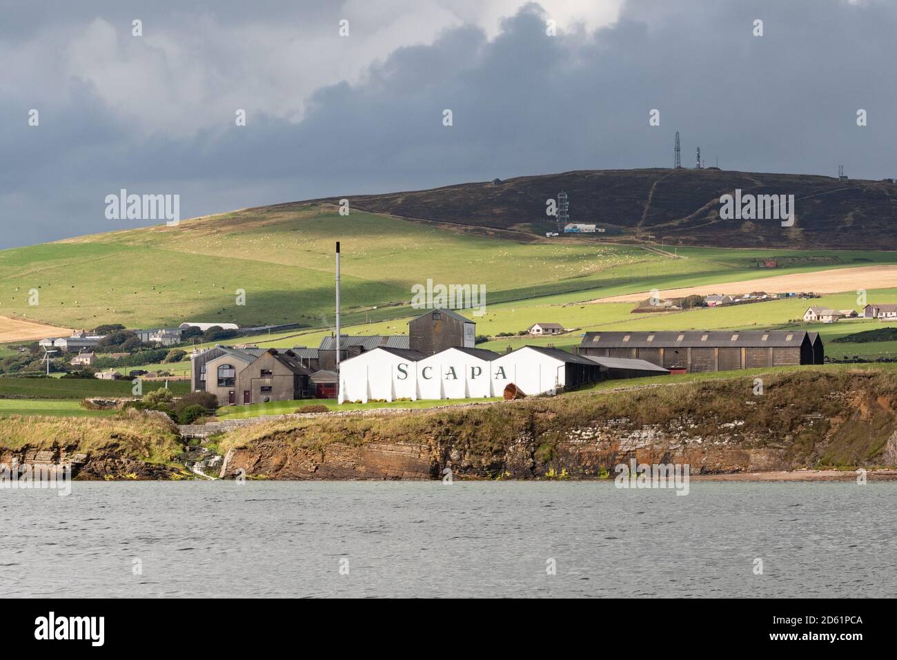Scapa Scotch Whiskybrennerei am Ufer von Scapa Flow, St Ola, Kirkwall, The Mainland, Orkney, Schottland, Großbritannien Stockfoto