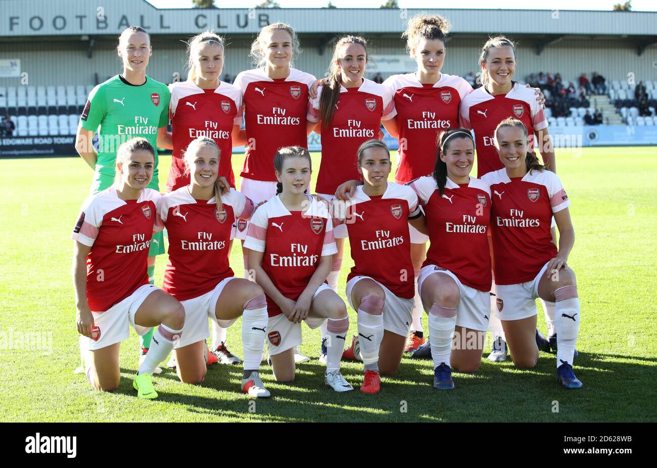 Arsenals Torhüterin Pauline Peyraud-Magnin, Leah Williamson, Vivanne Miedema, Lisa Evans, Dominique Bloodworth, Katie McCabe und Danielle Van de Donk (vorne links nach rechts), Beth Mead, Jordan Nobbs, Emma Mitchell und Lia Walti posieren für ein Foto vor dem Anpfiff Stockfoto