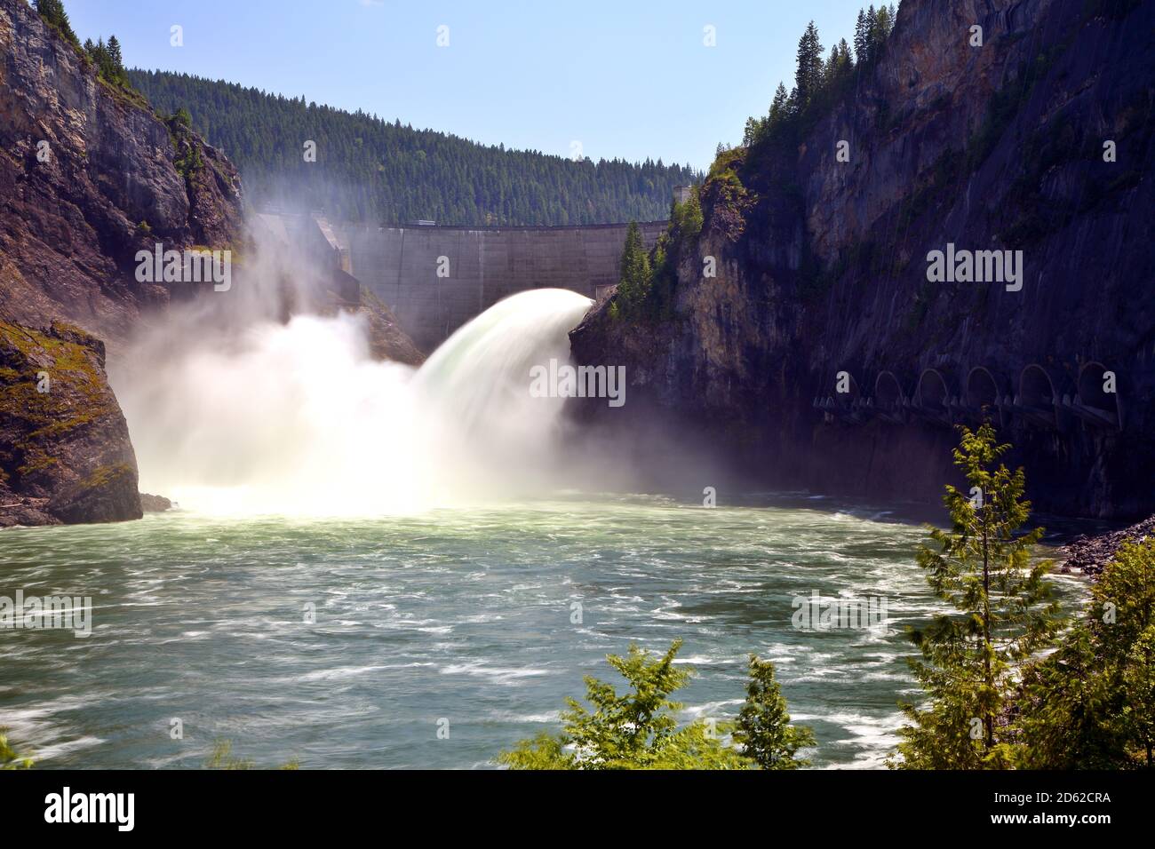 Grenzdamm am Pend Oreille River Stockfoto