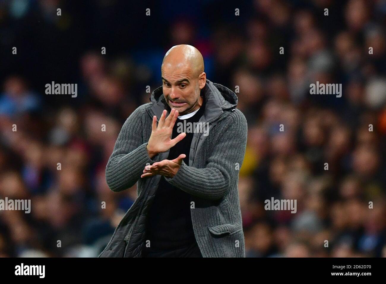 Manchester City-Trainer Pep Guardiola Gesten an der Seitenlinie Stockfoto Manchester City-Trainer Pep Guardiola Gesten an der Seitenlinie Stockfoto