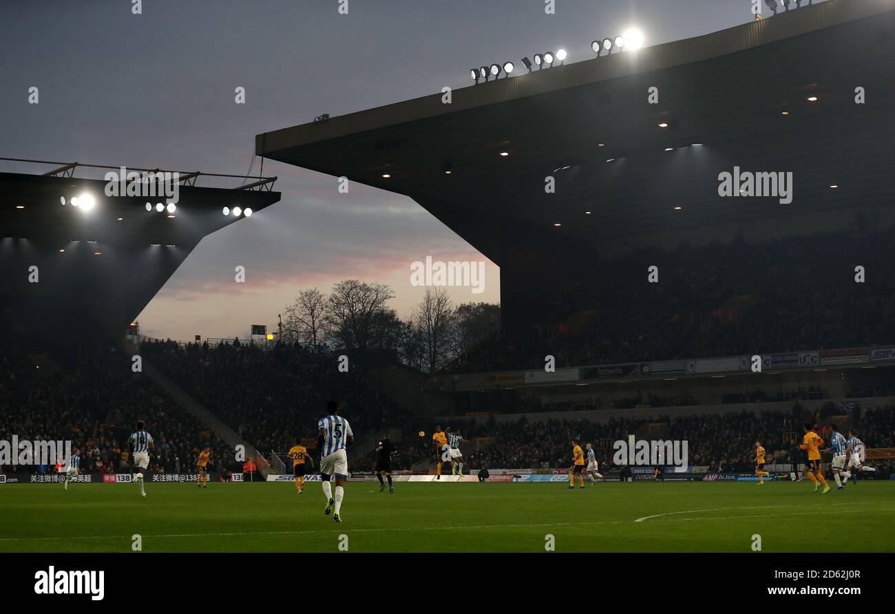 Sonnenuntergang über dem Wolverhampton Wanderers gegen Huddersfield Town Spiel bei Das Molineux Stadion Stockfoto