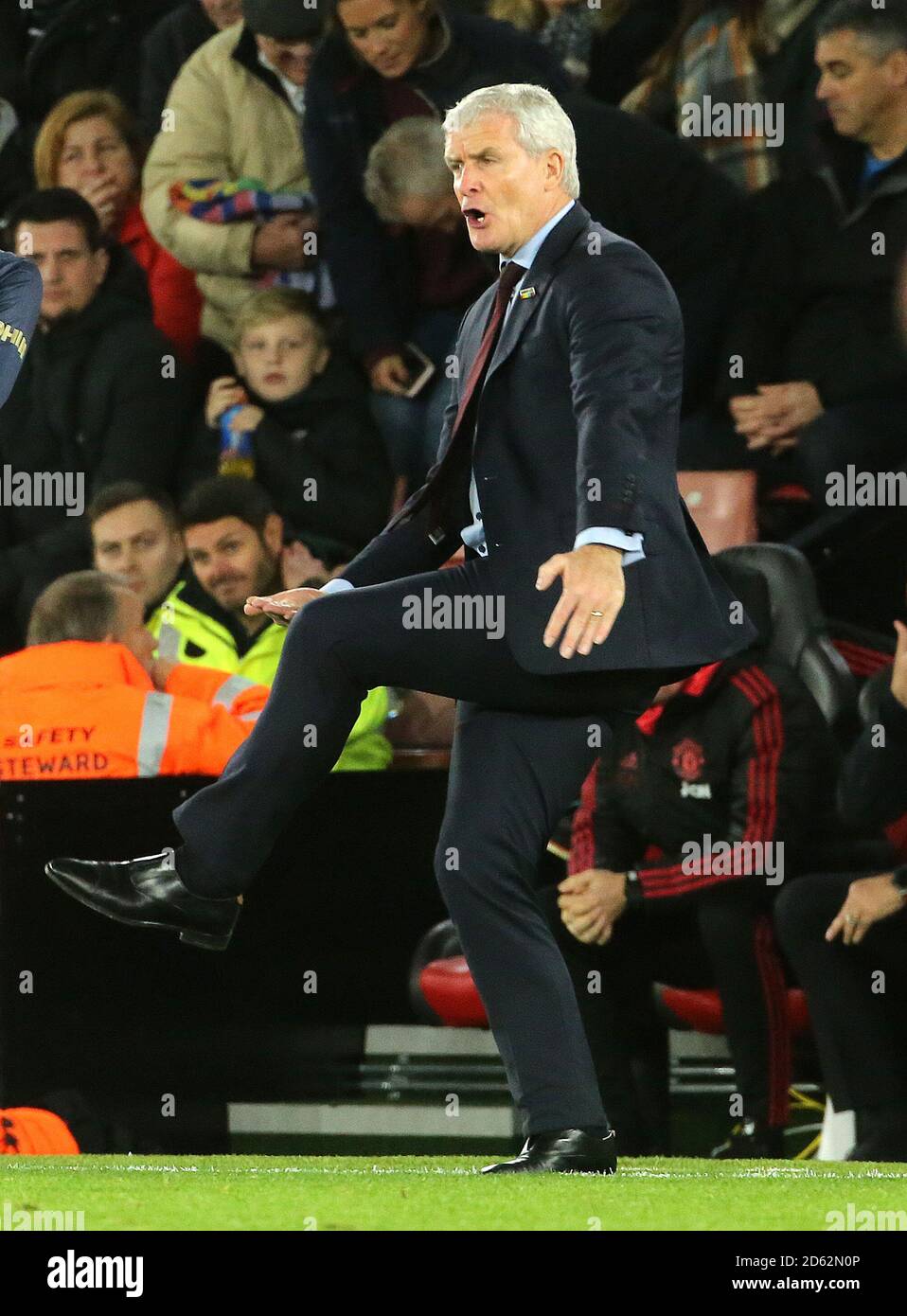Southampton-Manager Mark Hughes ist auf der Touchline Stockfoto