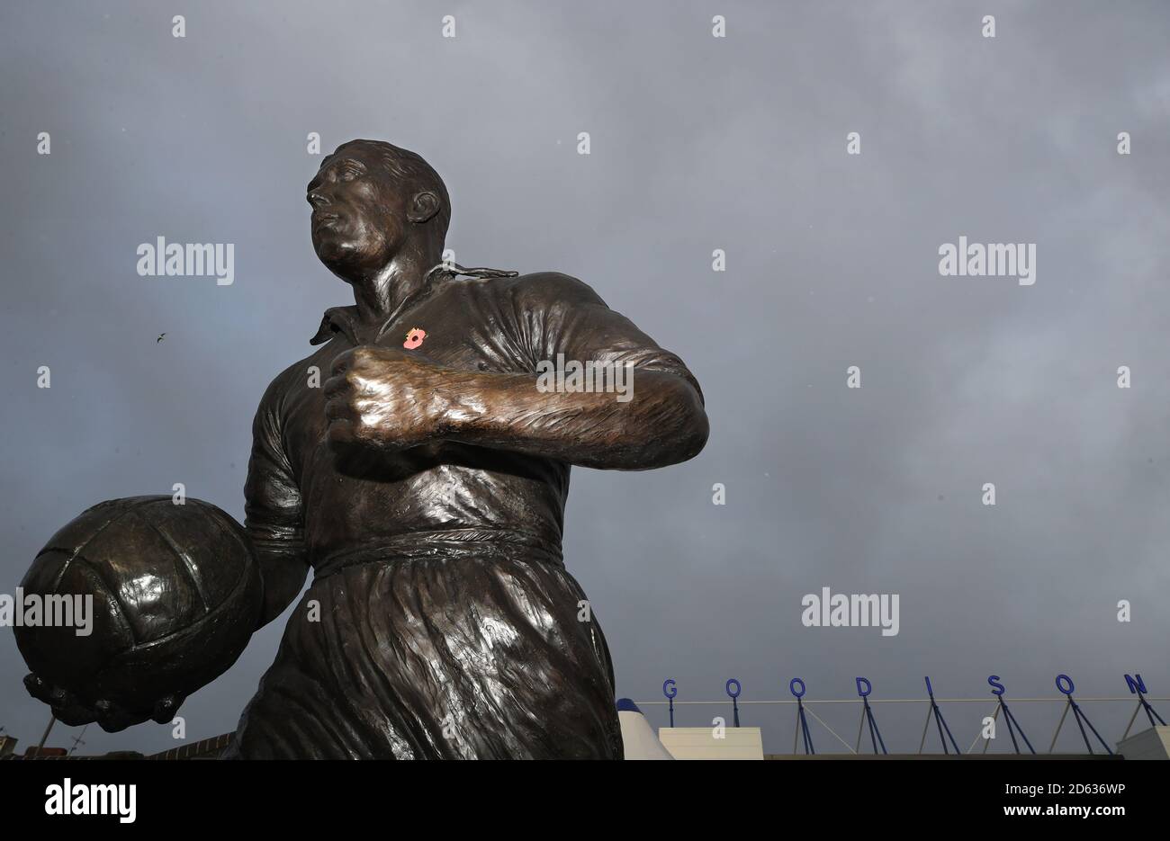 Eine allgemeine Ansicht der Statue von Dixie Dean draußen Goodison Park Stockfoto