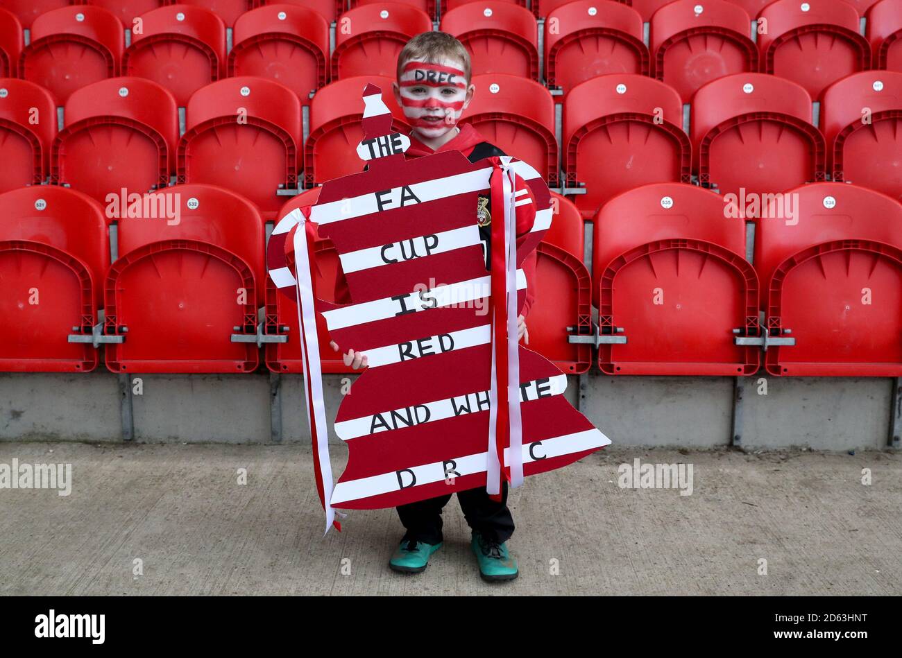 Ein Doncaster Rover Fan vor dem Spiel Stockfoto