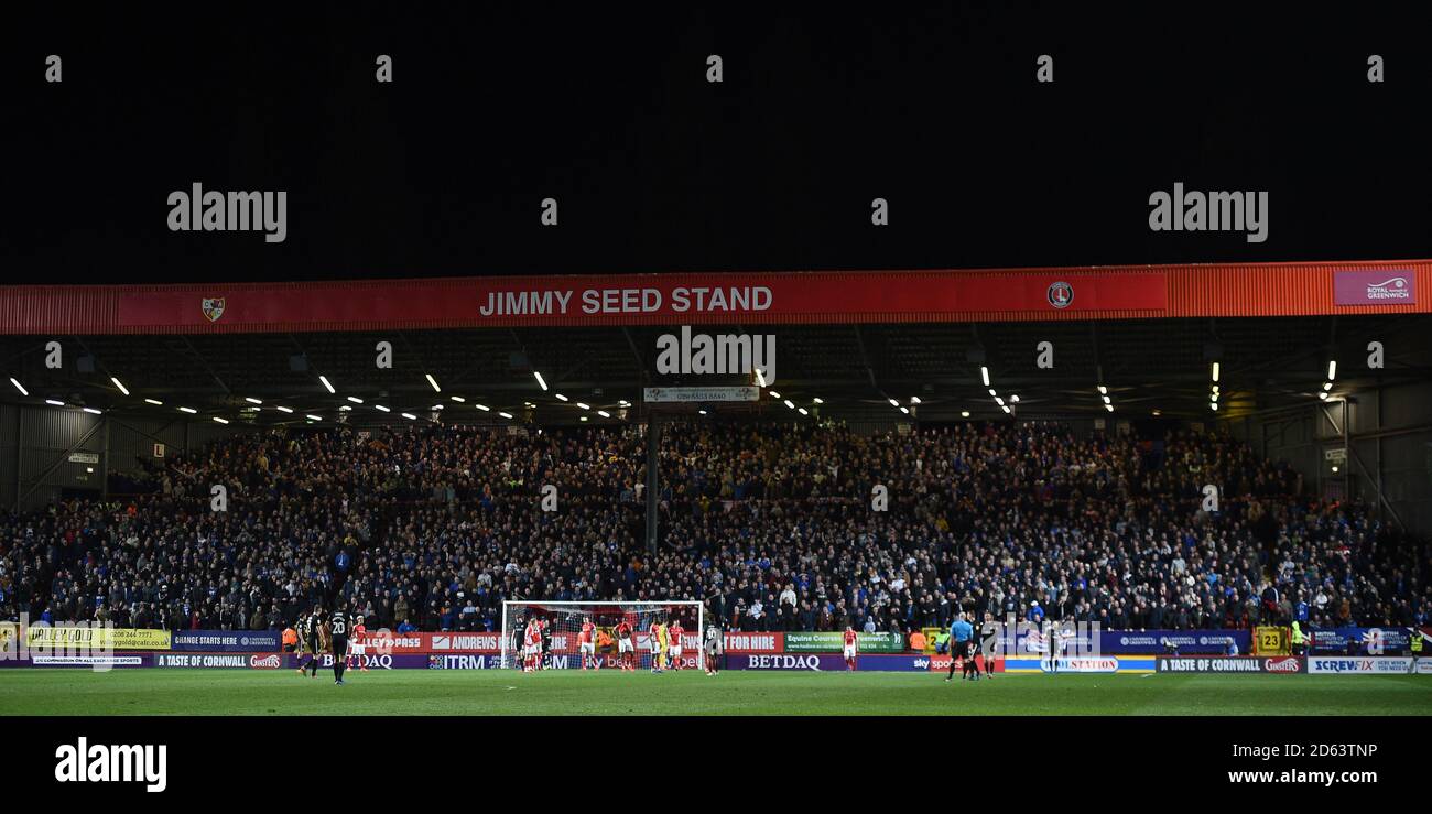 Portsmouth-Fans verkaufen trotz des Spiels ihre Kartenzuteilung Im Fernsehen übertragen werden Stockfoto