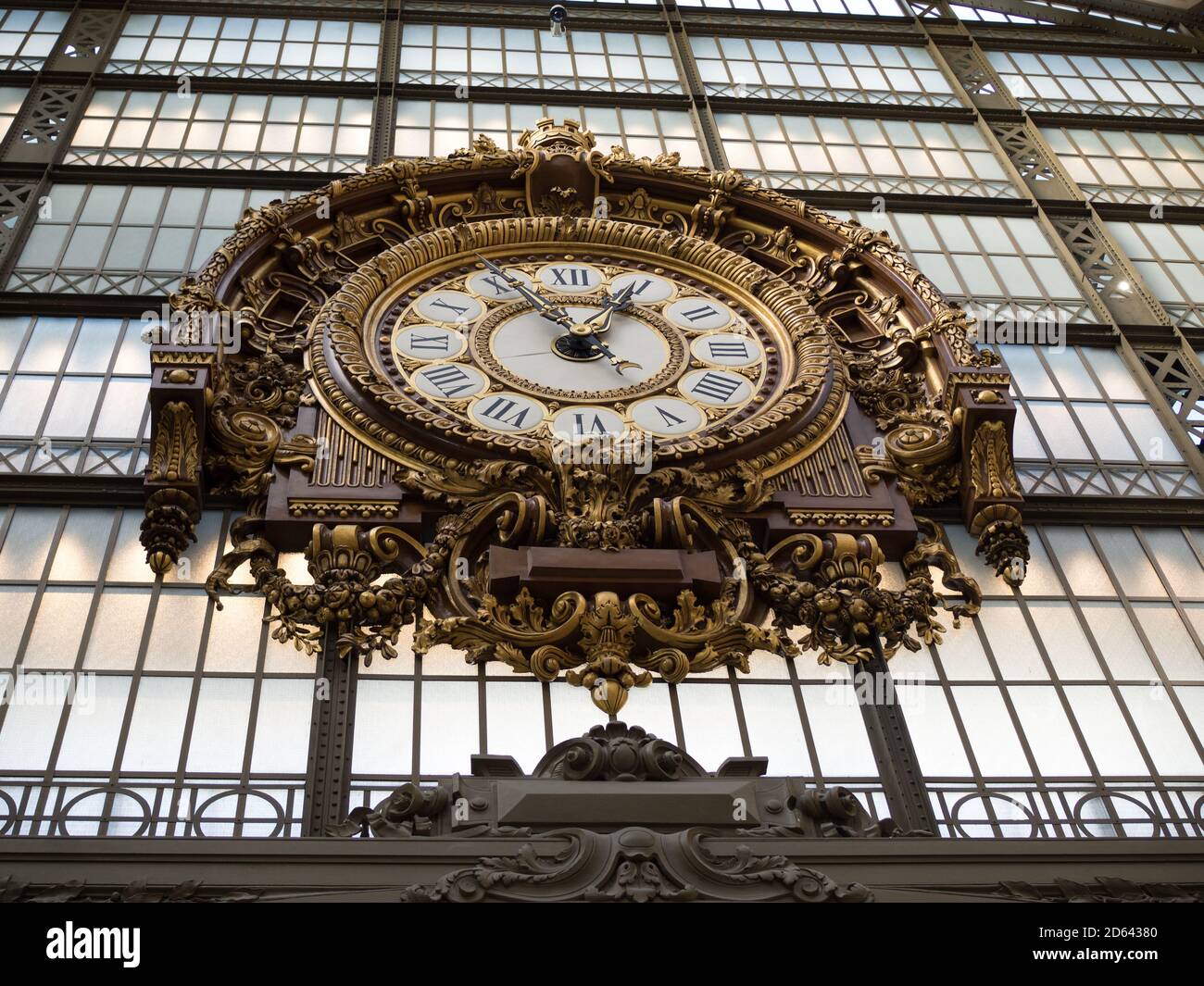 Uhr im Inneren des Musée d'Orsay in Paris Stockfoto