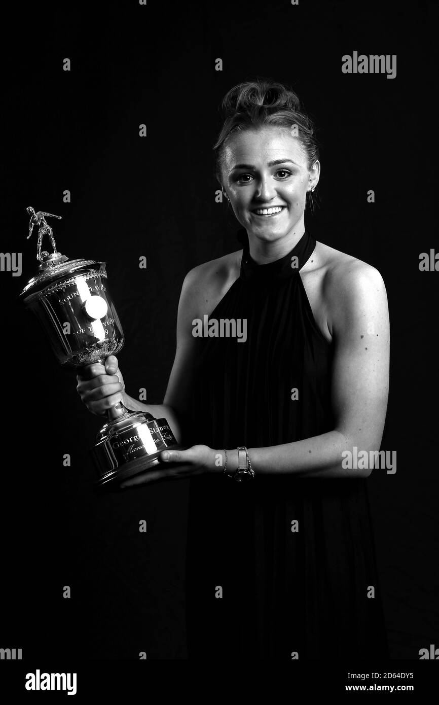 Manchester City Frauen Georgia Stanway stellt mit ihrem PFA junge Spieler des Jahres Award 2019 PFA Auszeichnungen im Grosvenor House Hotel, London. Stockfoto