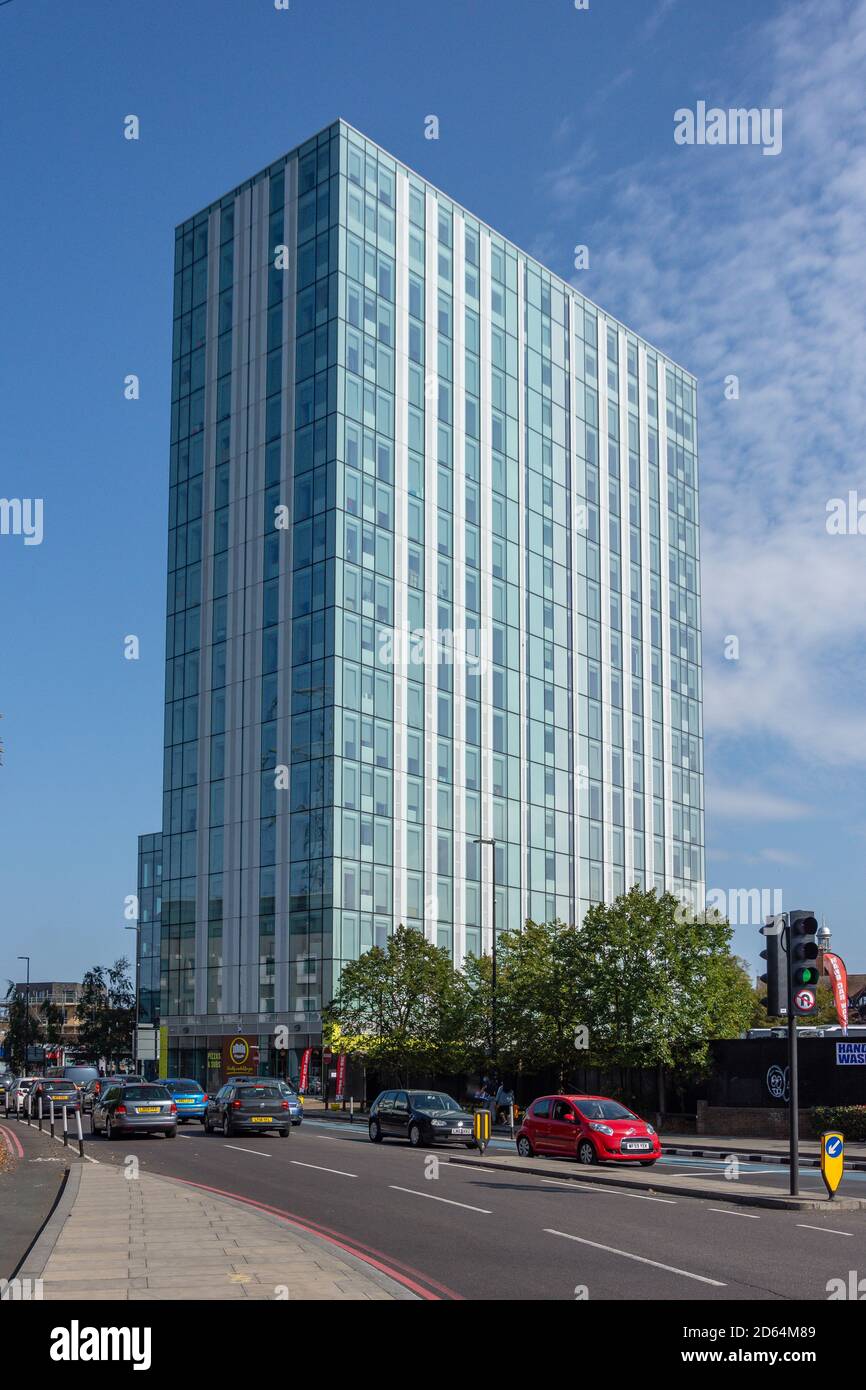 Britannia Point Apartmentgebäude, Merton High Street, Colliers Wood, London Borough of Merton, Greater London, England, United Stockfoto