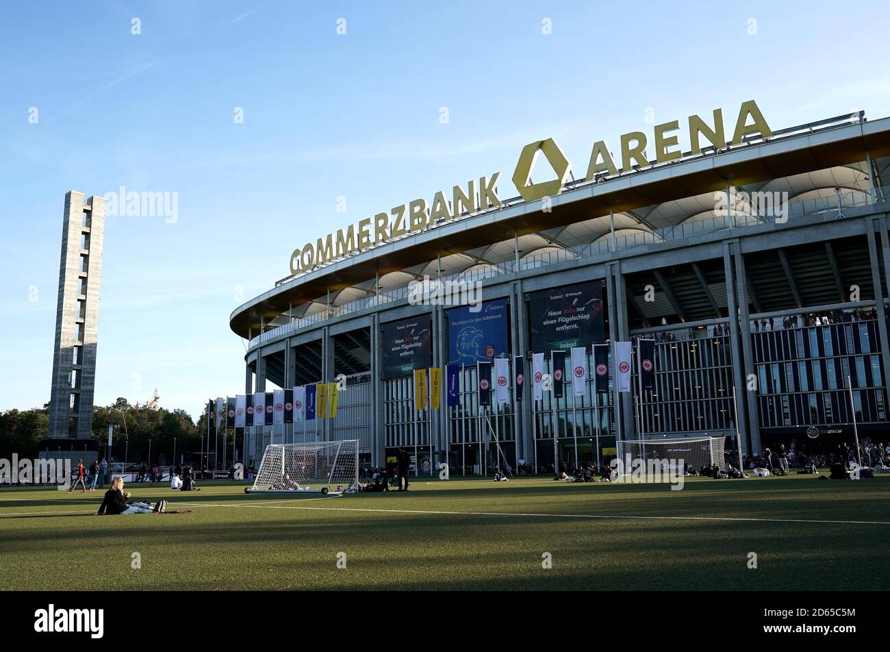 Allgemeiner Blick auf die Commerzbank-Arena vor der Partie zwischen Eintracht Frankfurt und Arsenal Stockfoto