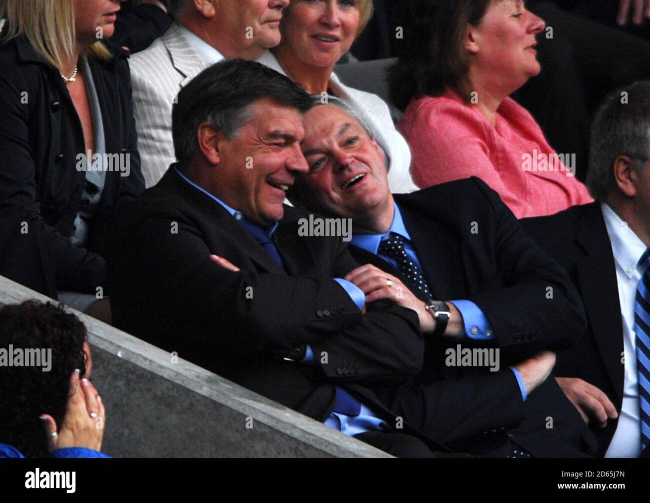 Bolton Wanderers Chairman Phil Gartside mit dem ehemaligen Manager Sam Allardyce (l) Stockfoto