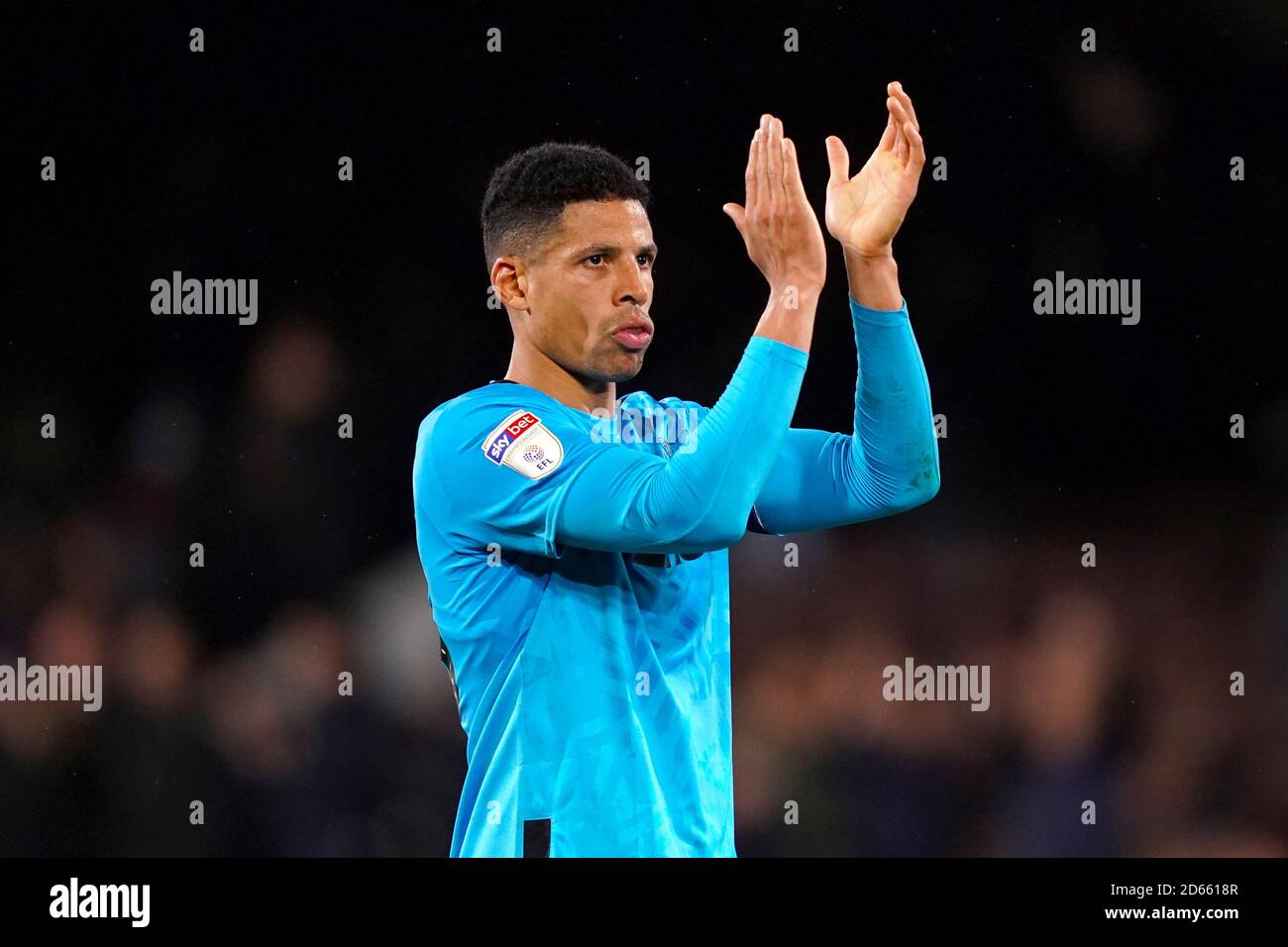 Curtis Davies von Derby County lobt die Fans nach dem Schlusspfiff Stockfoto