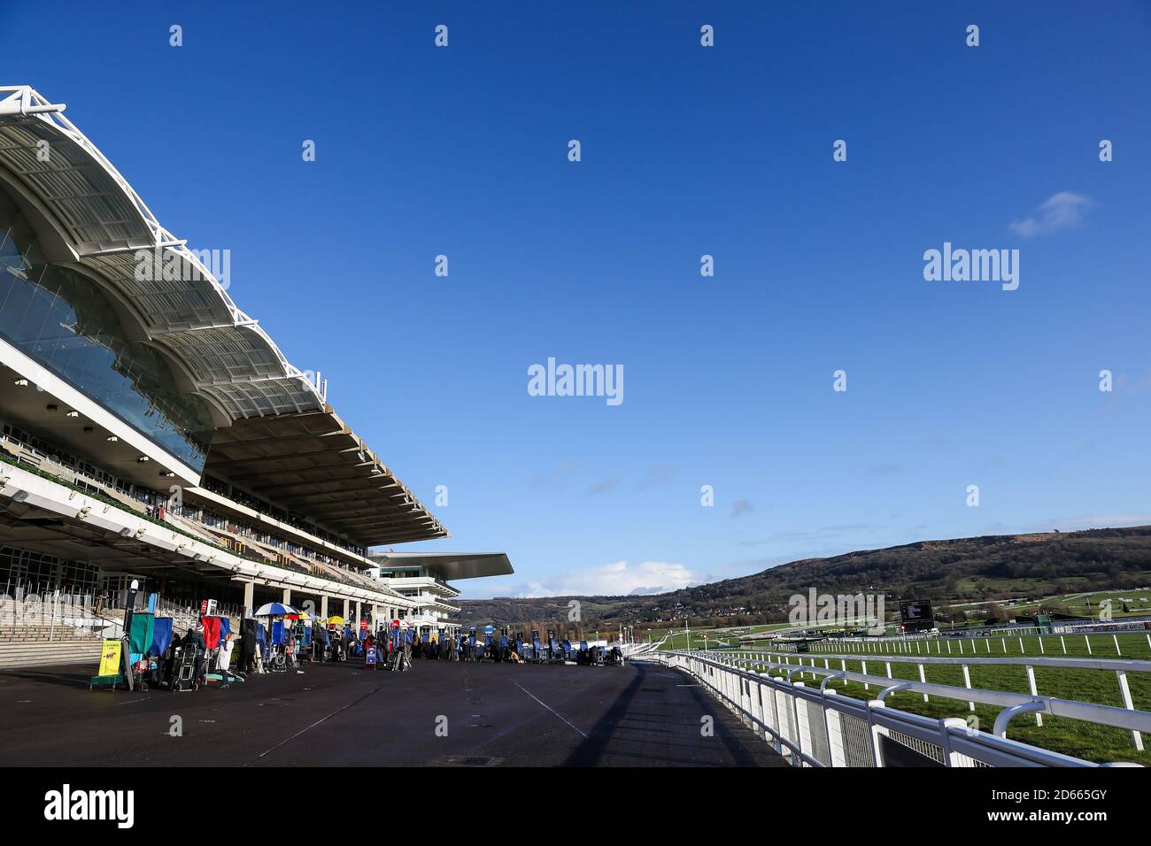 Die allgemeine Ansicht der Wetten liegt vor dem zweiten Tag der Internationalen Konferenz auf der Cheltenham Rennbahn, Cheltenham. Stockfoto