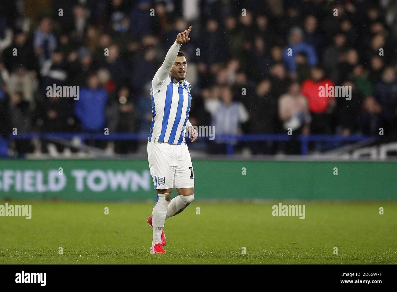 Karlan Grant von Huddersfield Town feiert das zweite Tor seiner Teams gegen Bristol City. Stockfoto