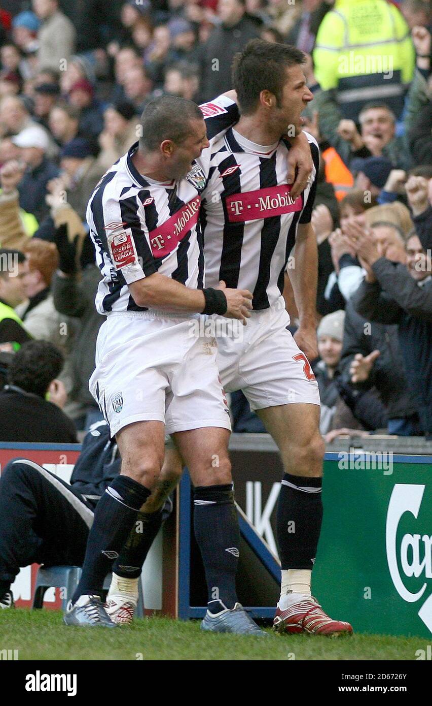 Bostjan Cesar von West Bromwich Albion feiert mit Burnley ein Tor Teamkollege Paul Robinson Stockfoto