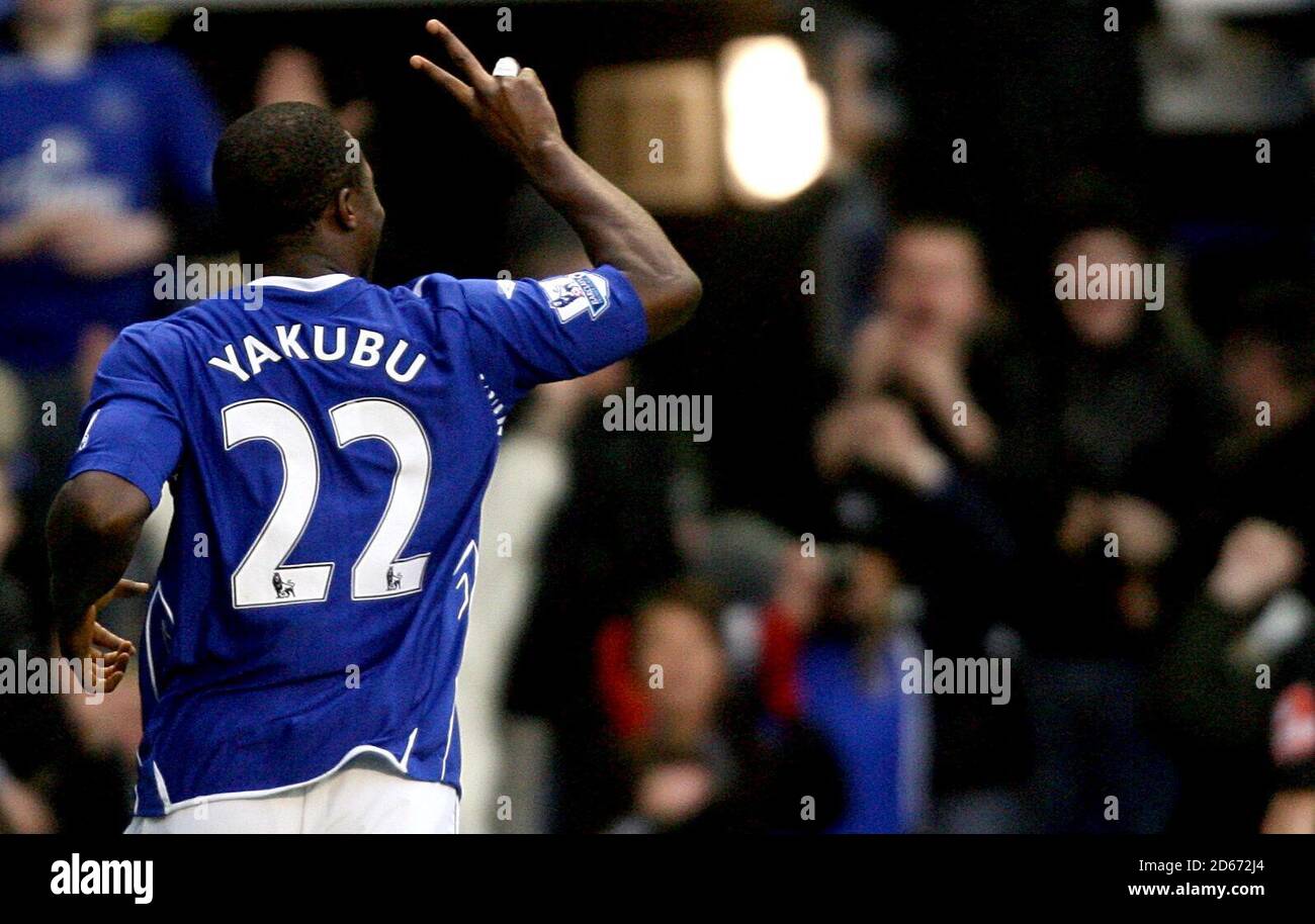 Evertons Ayegbeni Yakubu feiert sein Tor Stockfoto