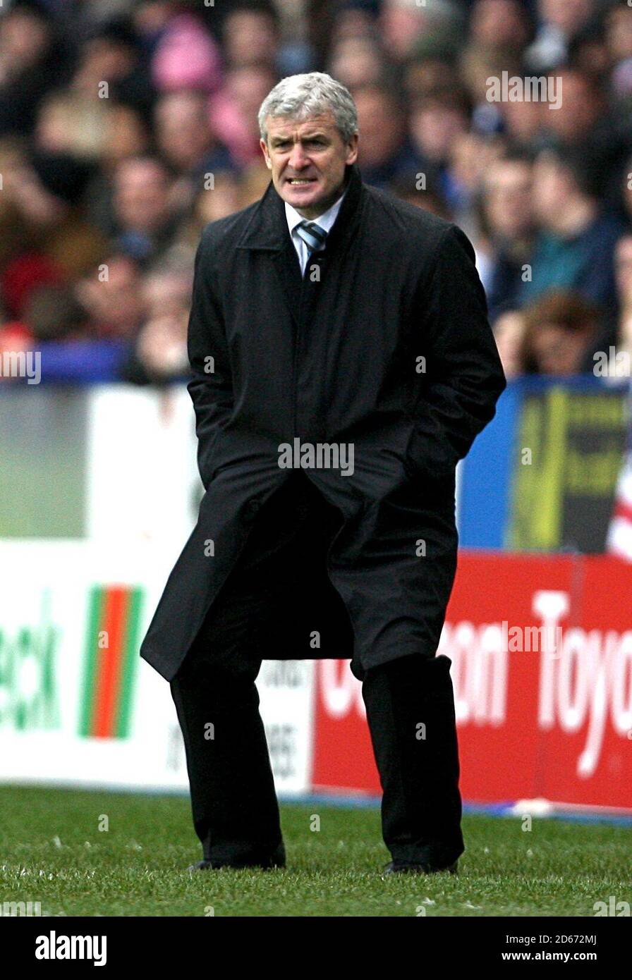 Blackburn Rovers Manager Mark Hughes steht auf der Touchline. Stockfoto