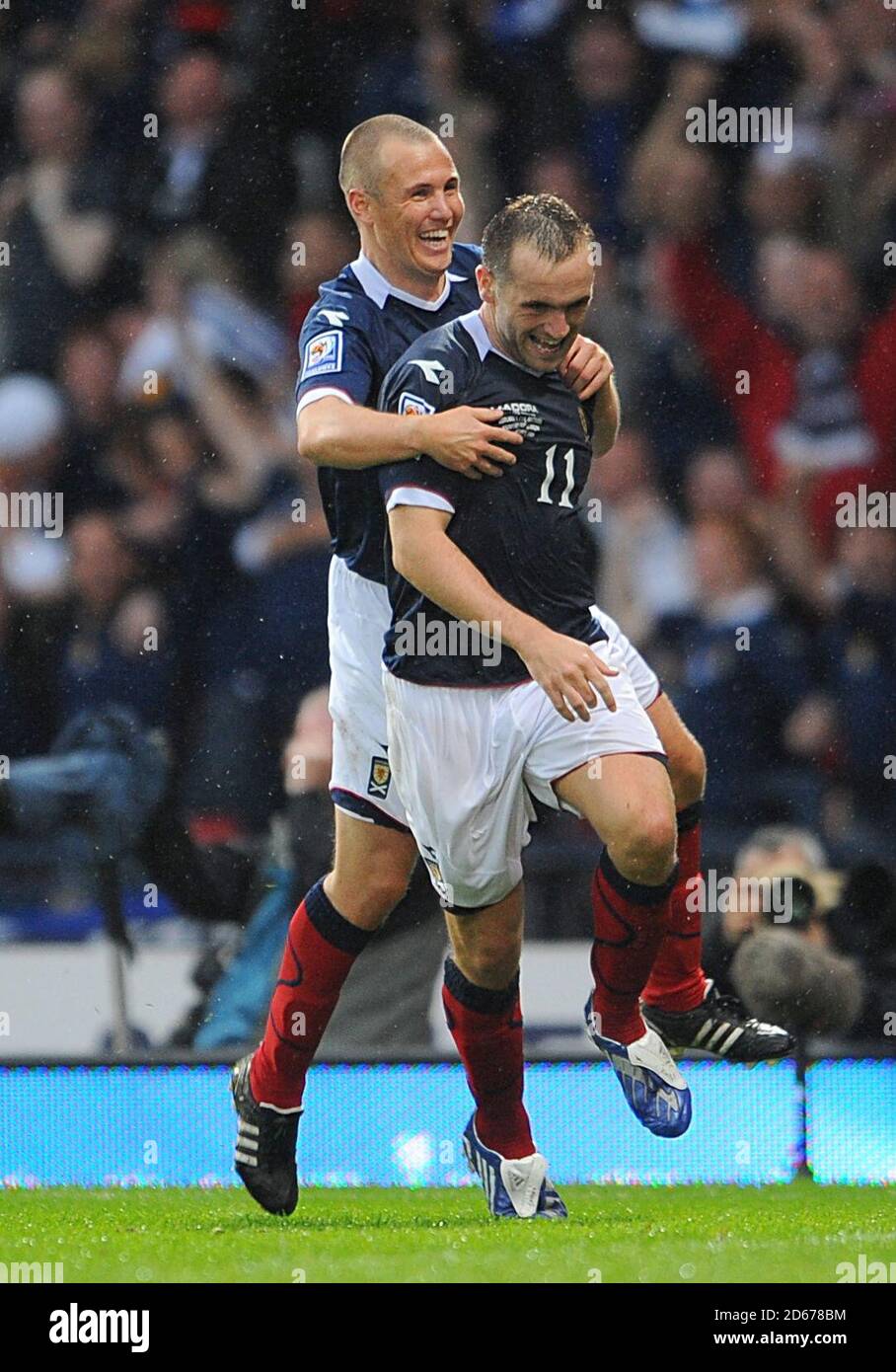 Der schottische James McFadden (rechts) feiert nach dem zweiten Tor Stockfoto