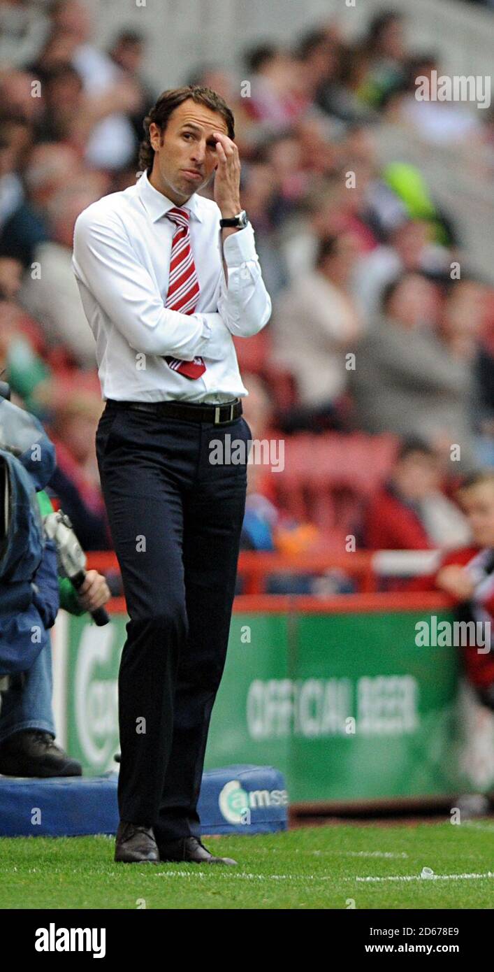 Middlesbroughs Manager Gareth Southgate ist bei seinem Teamgehen niedergeschlagen 5-0 nach unten Stockfoto