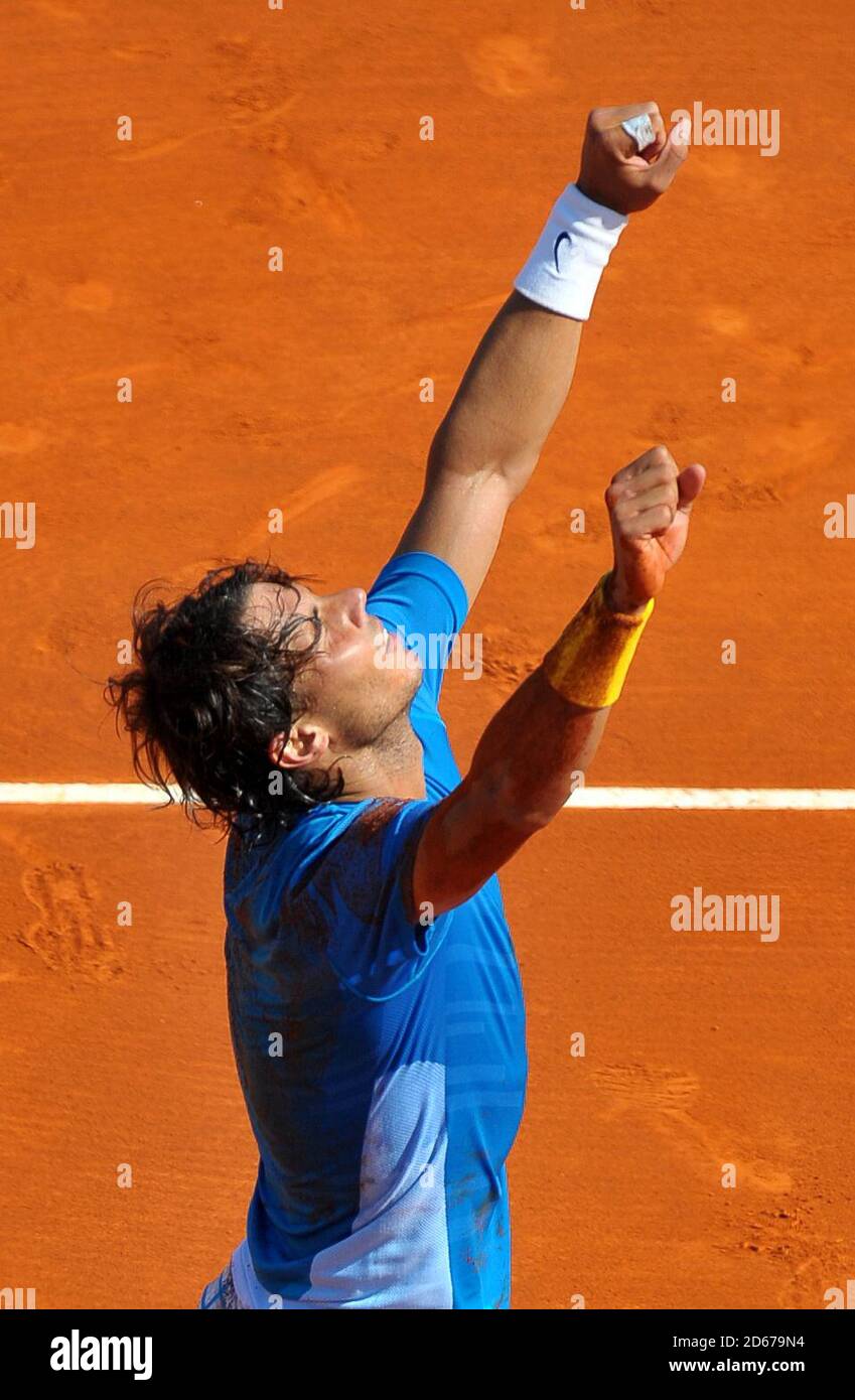 Der spanische Rafael Nadal feiert den Sieg bei den Monte Carlo Rolex Masters Zum sechsten Mal Stockfoto