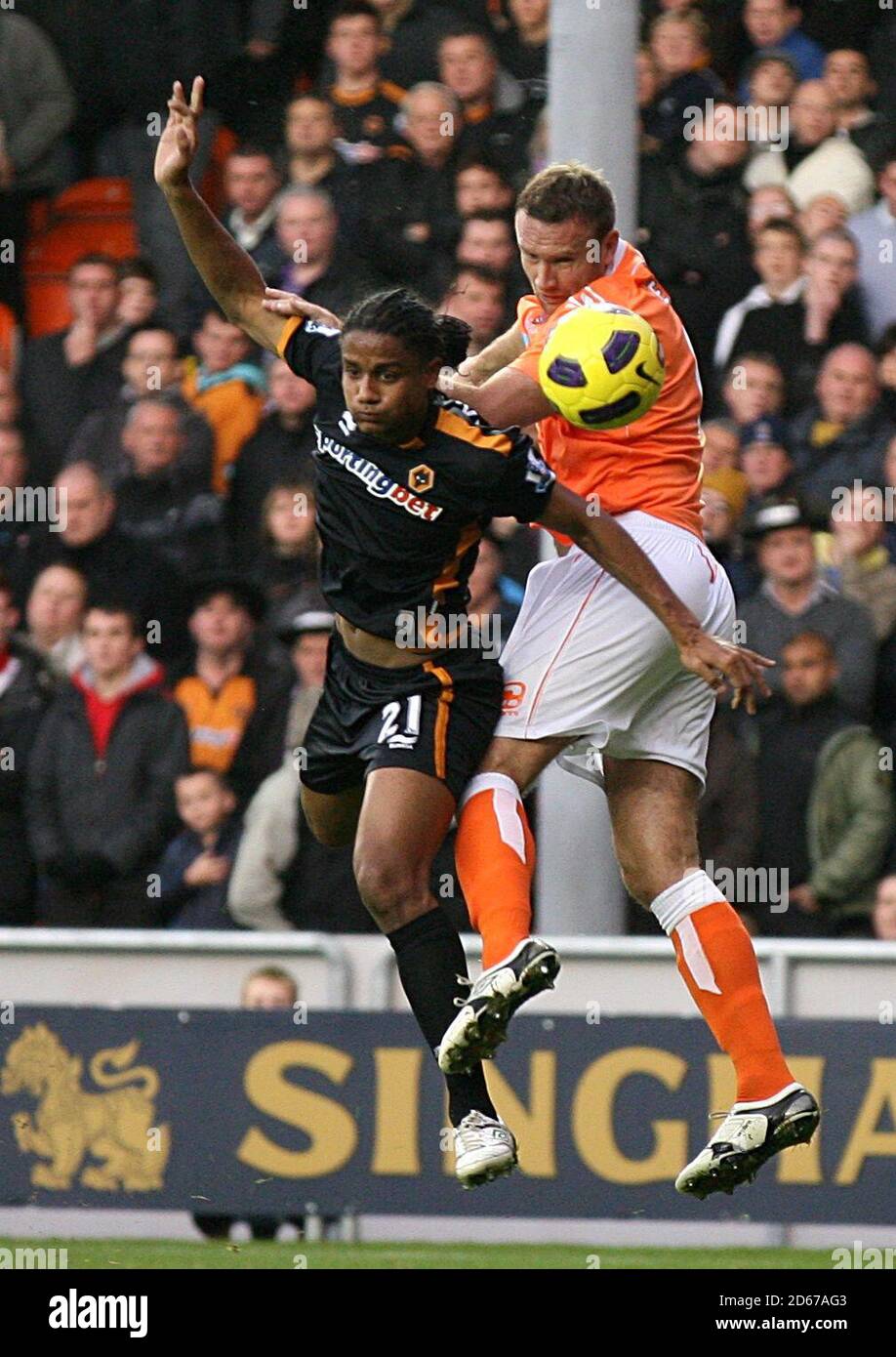 Wolverhampton Wanderers' Michael Mancienne (links) und Blackpool's Ian Evatt (rechts) Stockfoto