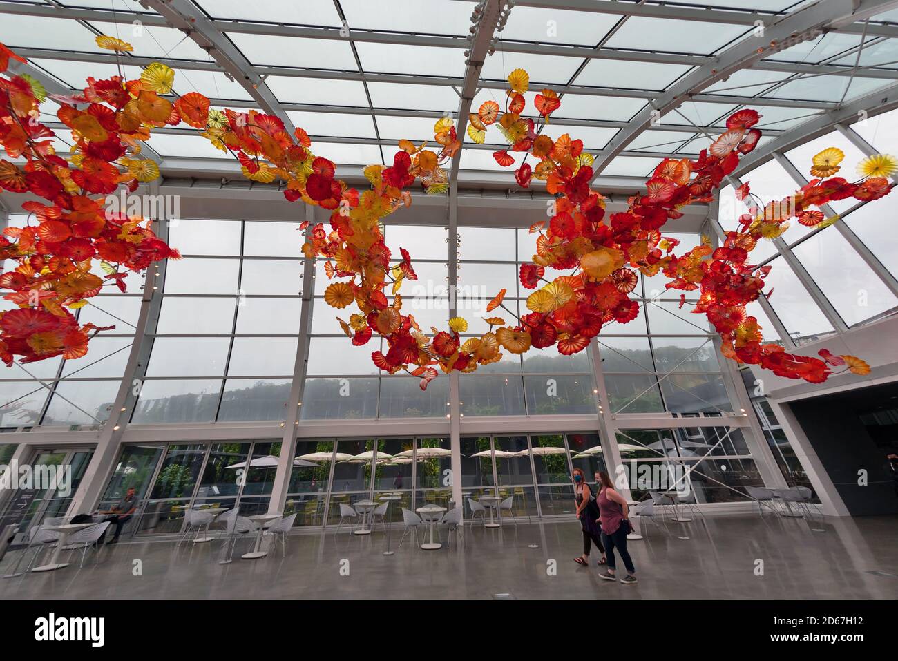 Glashaus. Und Space Needle Symbol von Seattle, Washington State, USA Stockfoto