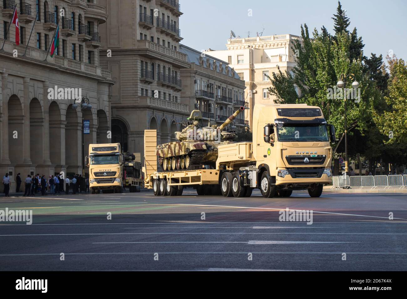 Baku, Aserbaidschan - 18. September 2018: Modernisierter sowjetischer Hauptkampfpanzer T-72 bei der Parade. Stockfoto