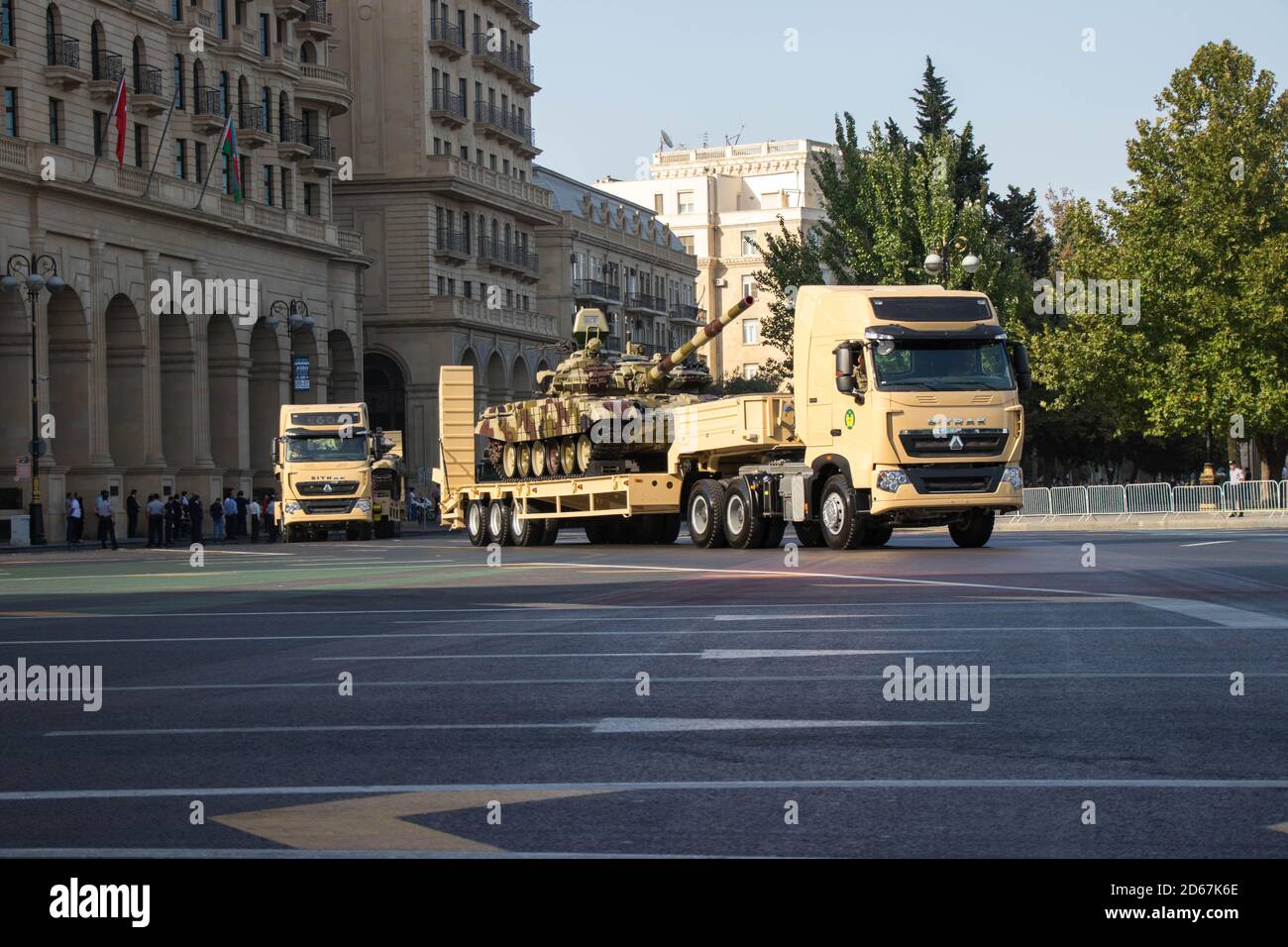 Baku, Aserbaidschan - 18. September 2018: Modernisierter sowjetischer Hauptkampfpanzer T-72 bei der Parade. Stockfoto
