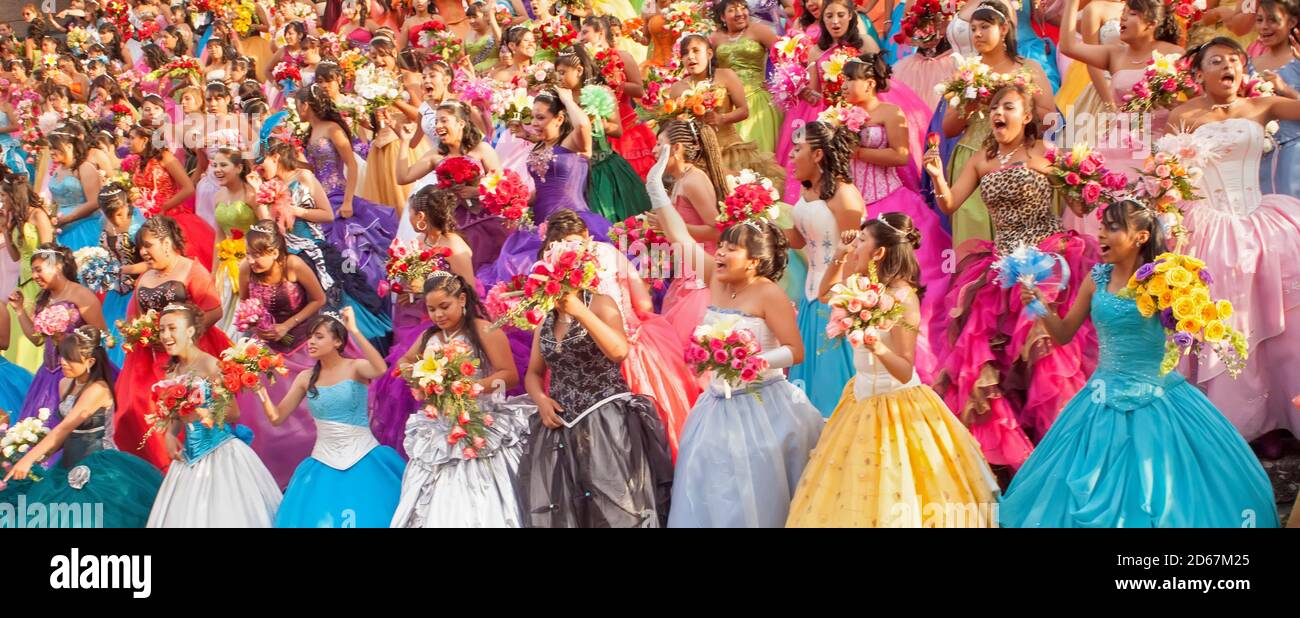 Messe quinceañera in Mexiko-Stadt für 15-jährige Mädchen aus Ärmere Familien Stockfoto