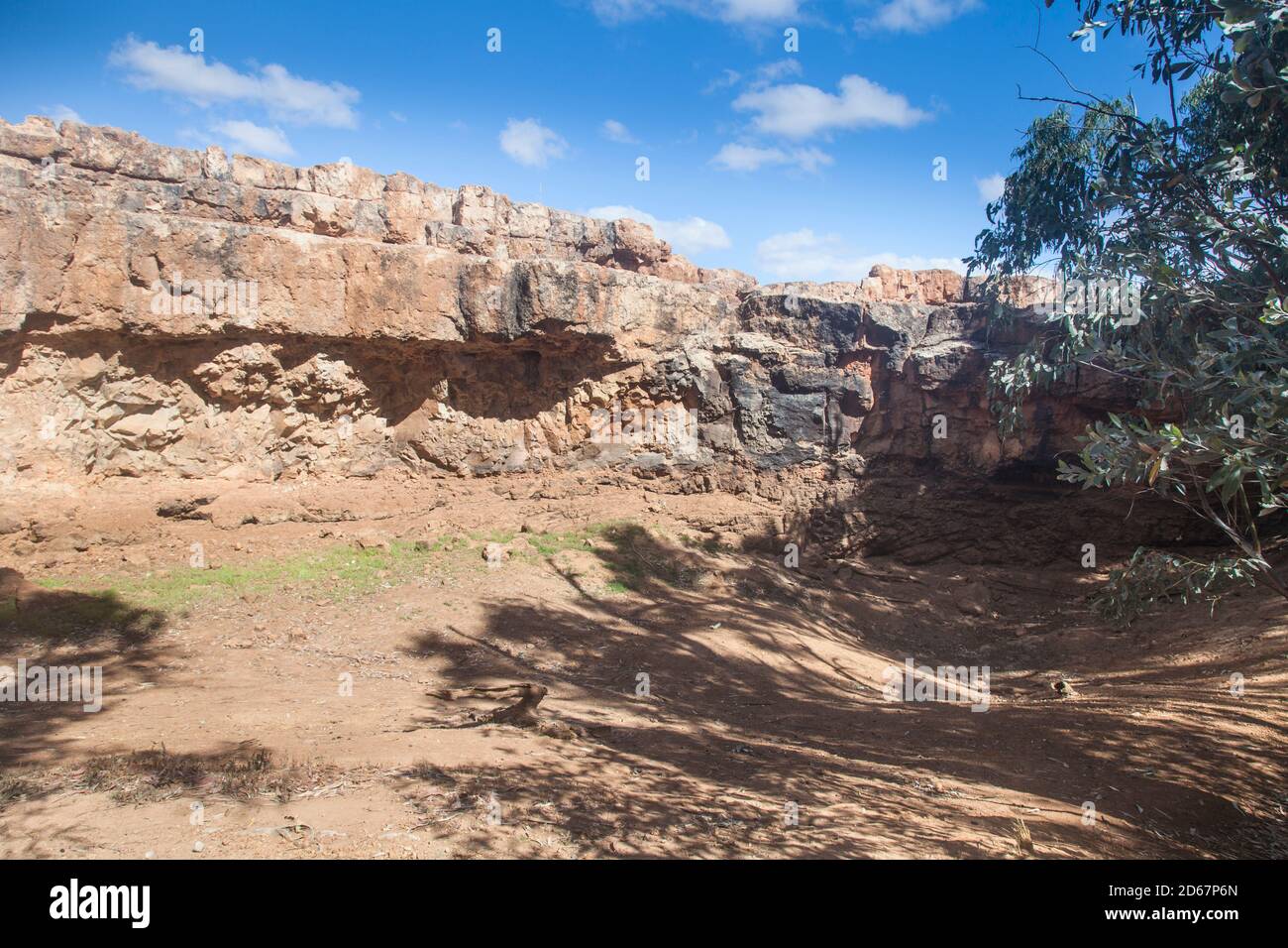 Skull Hole, Ort eines Massakers der Aborigines, Bladensburg National Park, Winton, Outback Queensland. Stockfoto