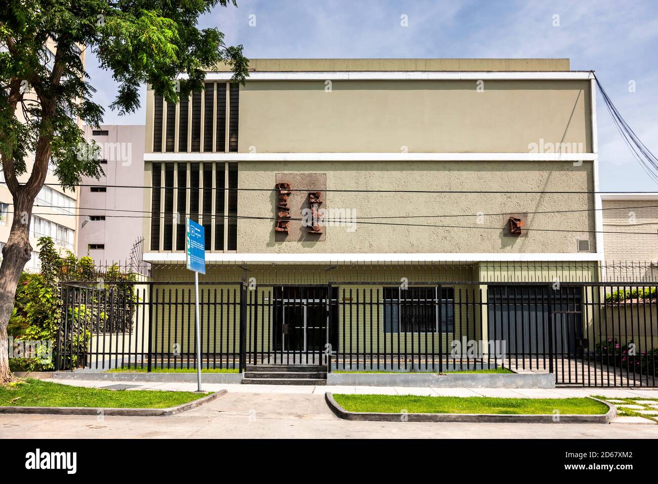 Außenansicht des Amano Museums, Museo Amano, vor der Renovierung, und jetzt 'Amano, präkolumbianisches Textilmuseum', Lima, Peru, Südamerika Stockfoto