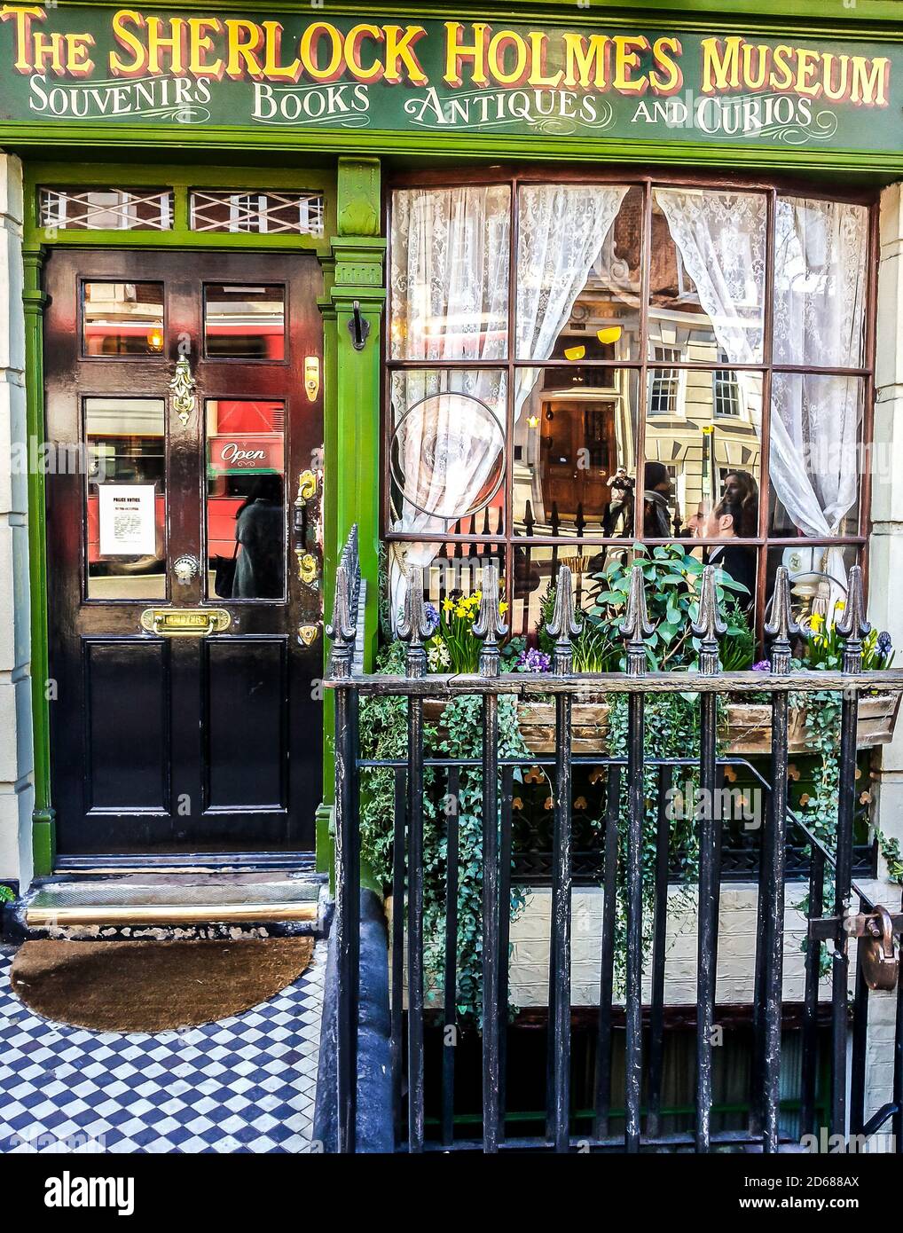 Das Sherlock Holmes Museum in der Baker Street 221B, eine der berühmten Touristenattraktionen in London. Stockfoto