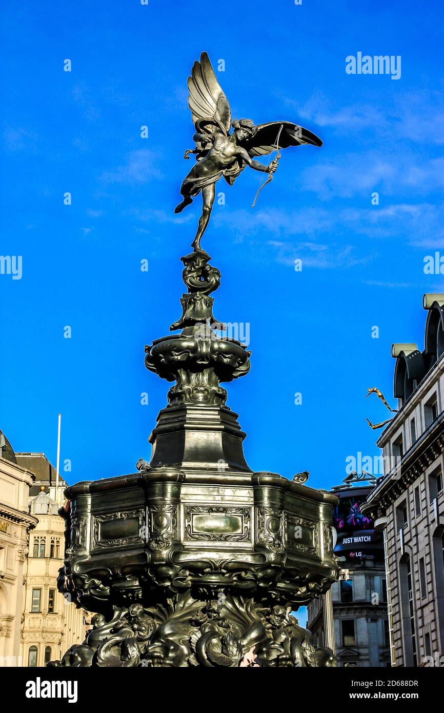 Statue von Anteros auf dem Shaftesbury Memorial Fountain am Piccadilly Circus, London, England Stockfoto