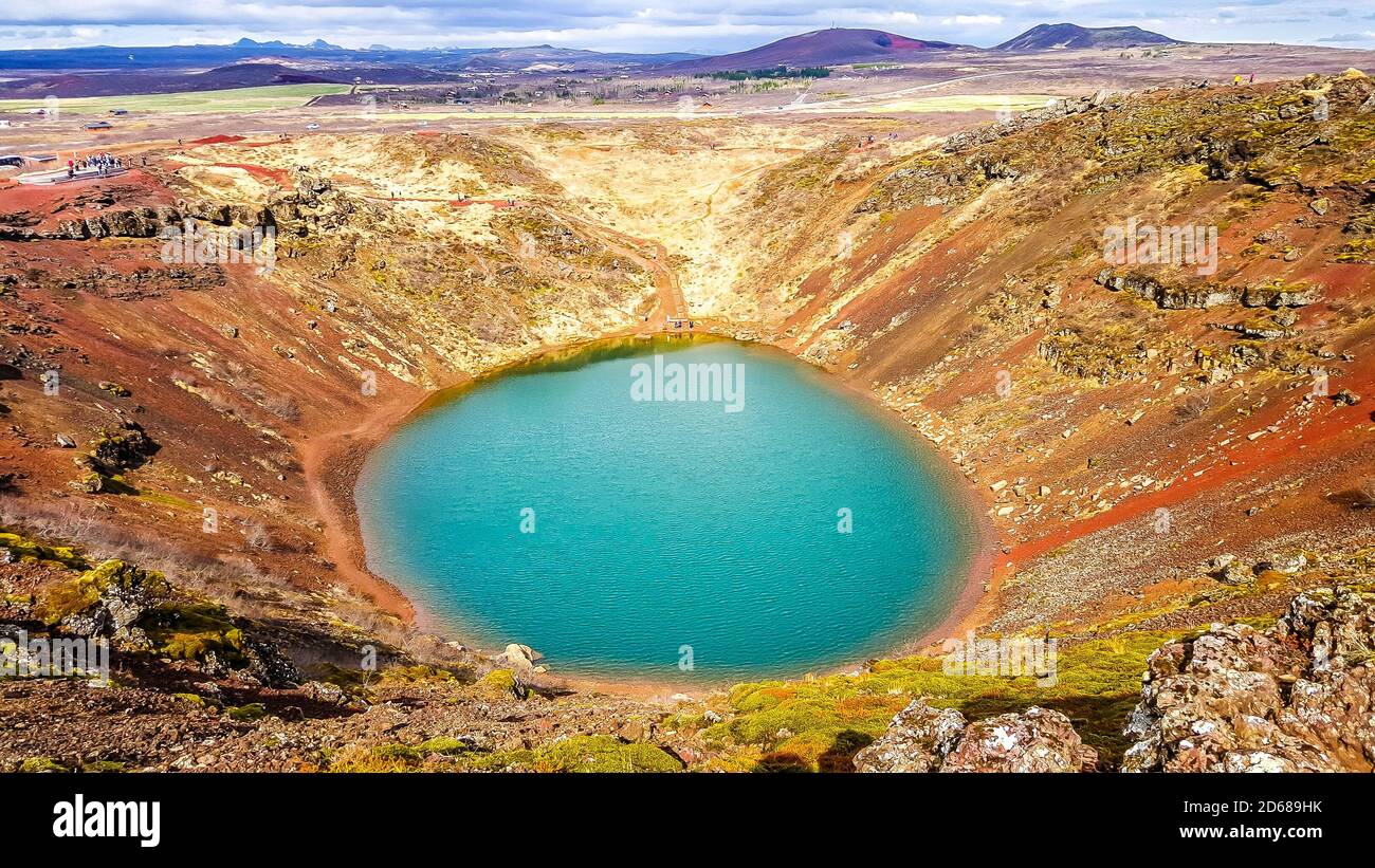Kerith oder Kerid ist ein vulkanischer Kratersee in der Grmsnes-Region im Süden Islands, entlang des Goldenen Kreises. Stockfoto