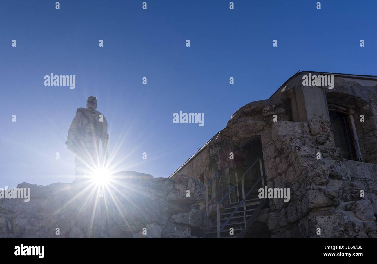 Die Festung Tre Sassi am Valparola Pass (paso di Valparola) in den Dolomiten. Tre Sassi war eine österreichische Festung während des 1. Weltkrieges und ist jetzt ein Museum. Der Stockfoto