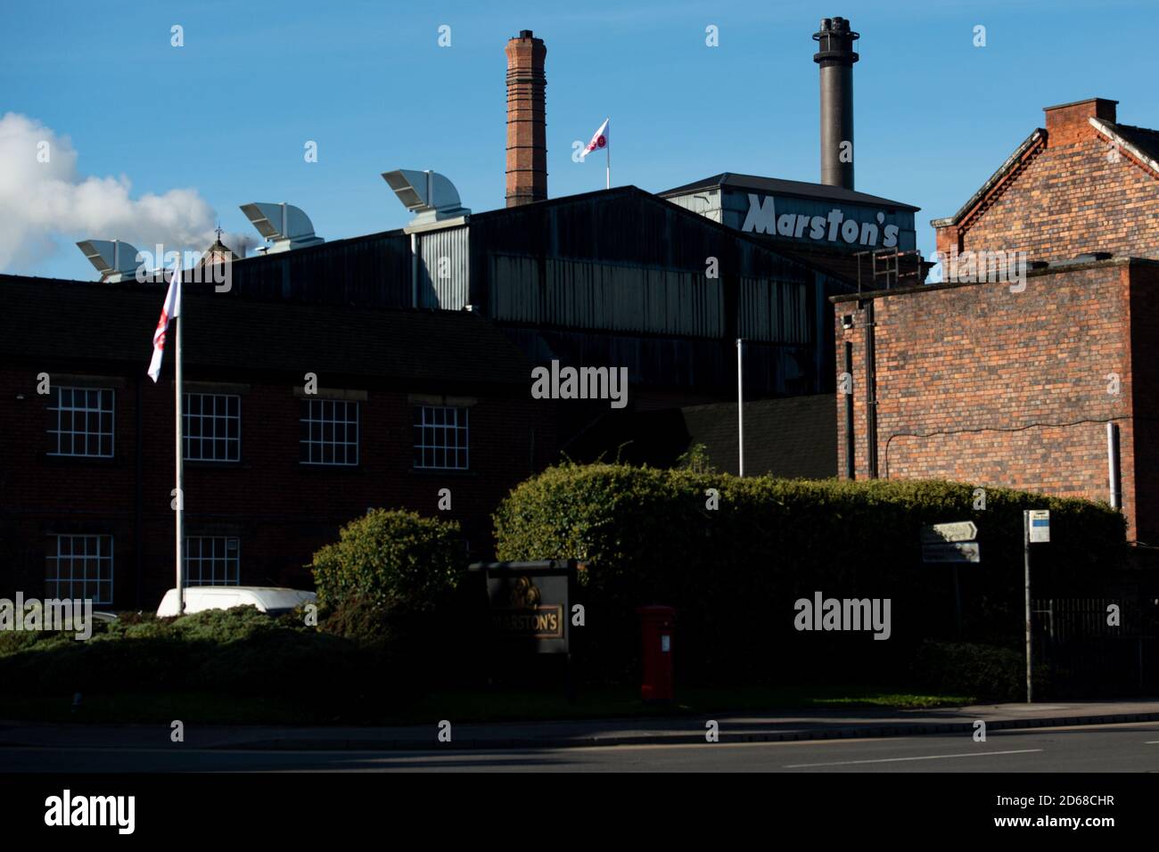 Marston's Brewery in Burton Upon Trent, Staffordshire. Mehr als 2,000 Arbeitsplätze werden in der Kneipenkette abgebaut, da Ausgangssperren und neue Beschränkungen des Coronavirus den Handel behindert haben. Stockfoto