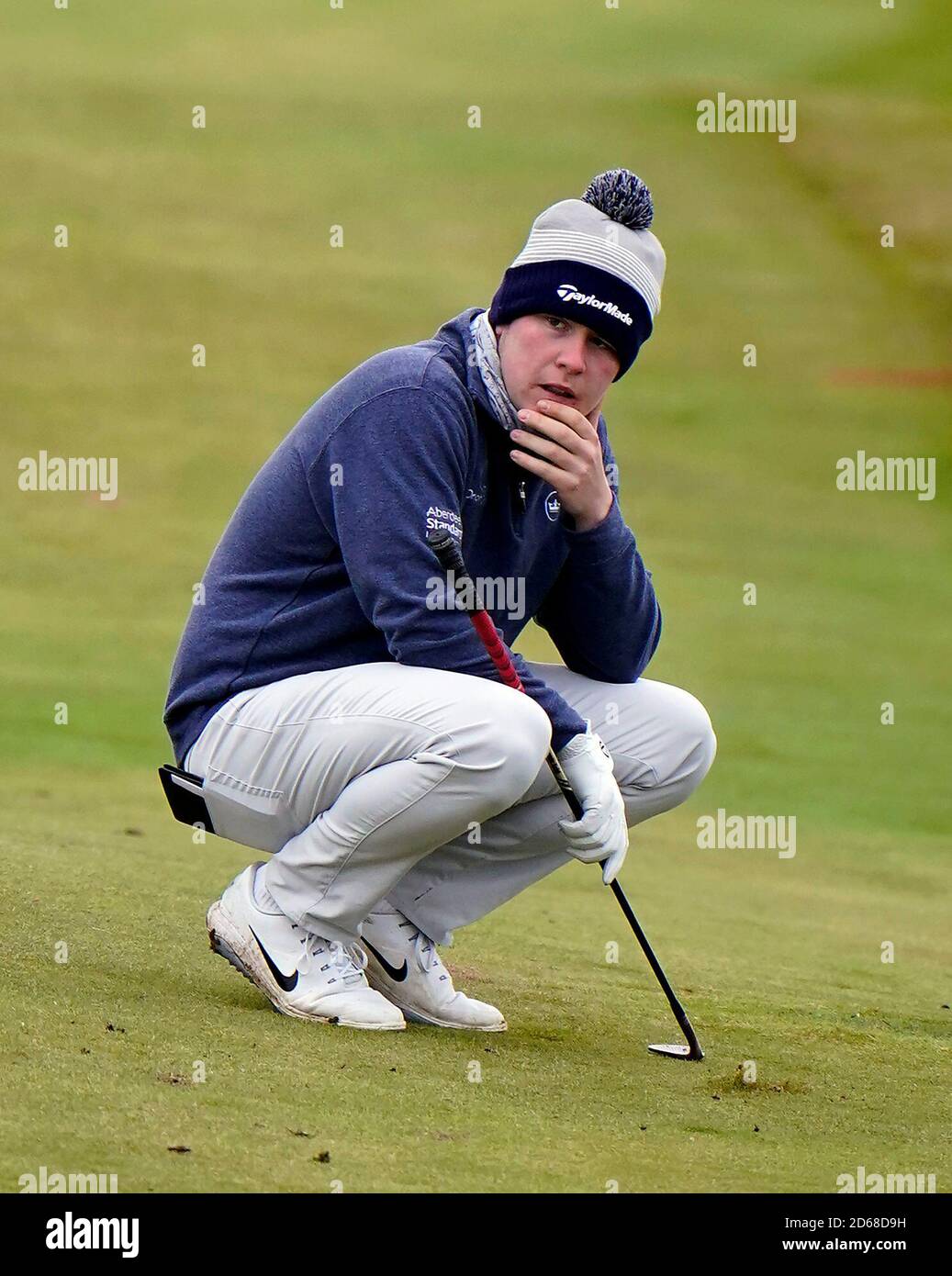 Robert MacIntyre reagiert nach einem Schuss auf das achtzehnte Loch am ersten Tag der Scottish Championship in Fairmont St Andrews. Stockfoto