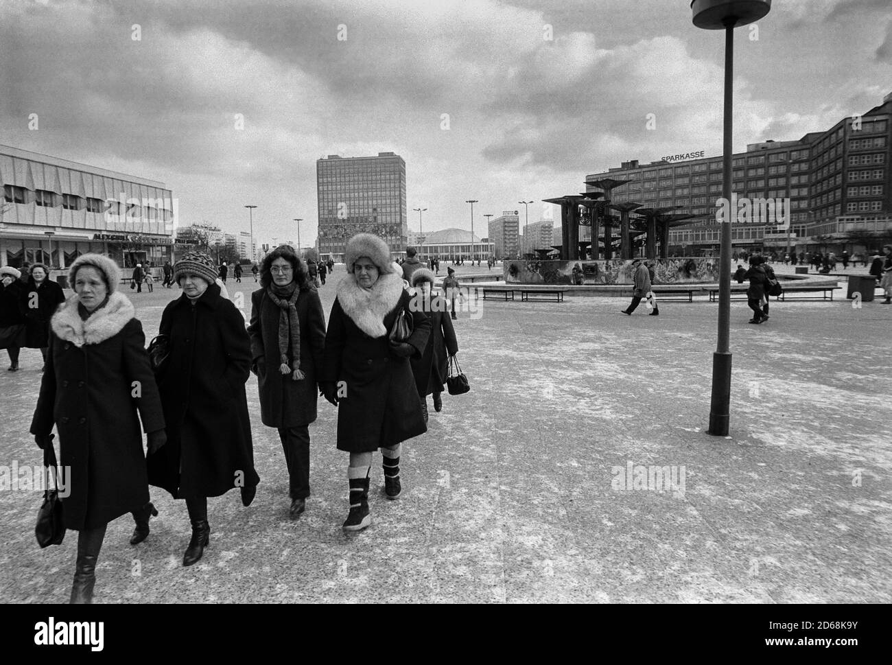 Menschen in Alexanderplatz (Berlin) Stockfoto