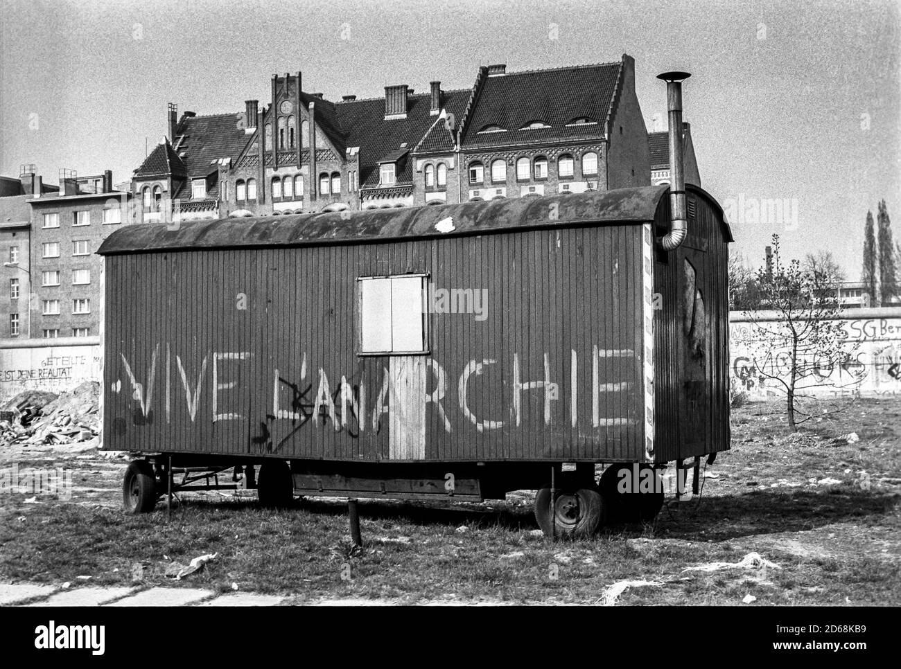 Altmodische Karawane vor der Mauer (West-Berlin) Stockfoto