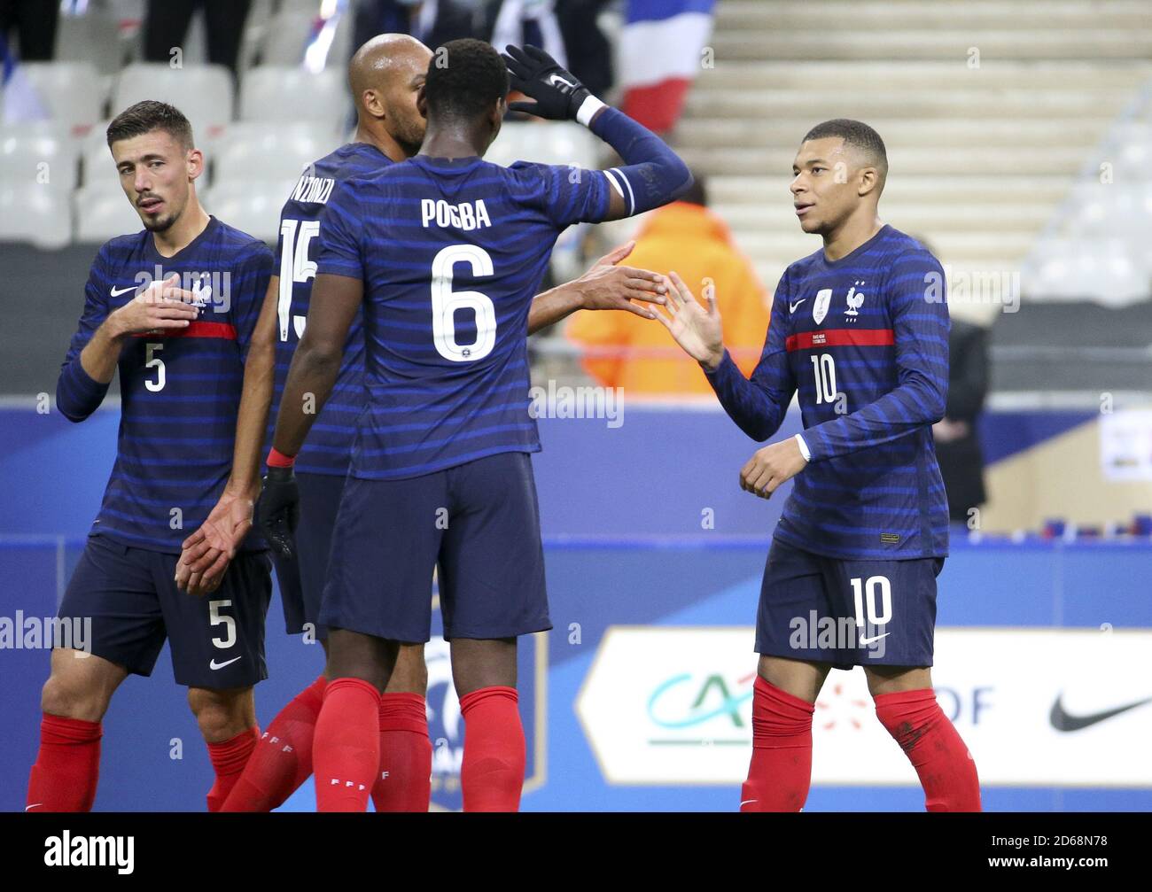 Ylian Mbappe von Frankreich feiert sein Ziel mit Teamkollegen während Das internationale Freundschaftsspiel Fußballspiel zwischen Frankreich und der Ukraine Im Oktober Stockfoto