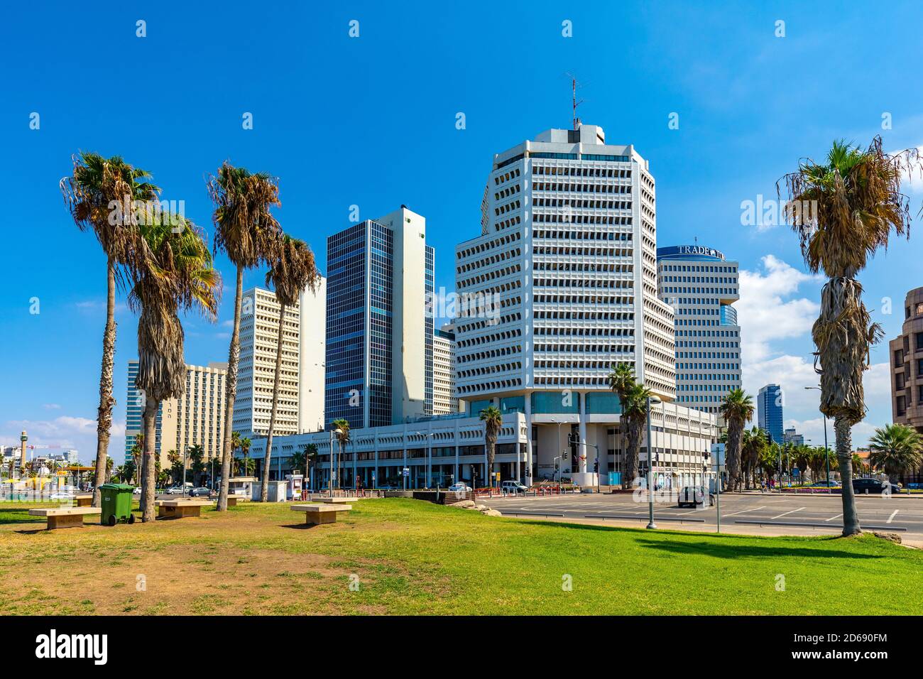 Tel Aviv Yafo, Gush Dan / Israel - 2017/10/11: Panorama der Innenstadt von Tel Aviv an der Mittelmeerküste mit Geschäftsviertel entlang Tel Aviv Promenade Stockfoto