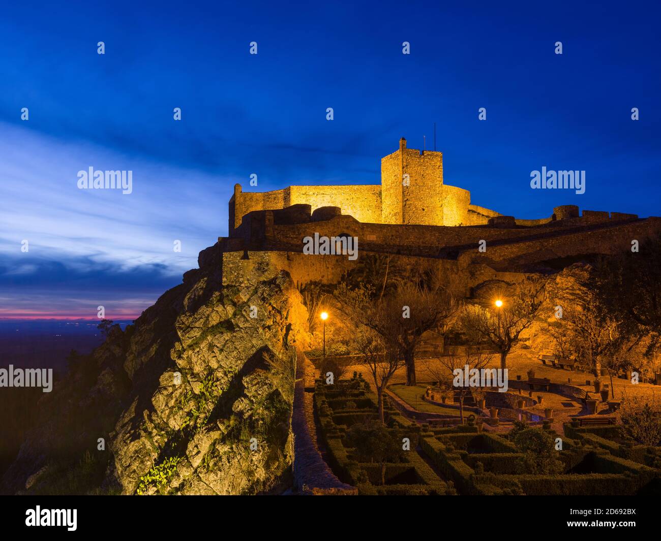 Das Schloss zurückgehen, mal im Mittelalter zu maurischen. Ohrid einen berühmten mittelalterlichen Bergdorf und touristische Attraktion im Alentejo. Europa Stockfoto